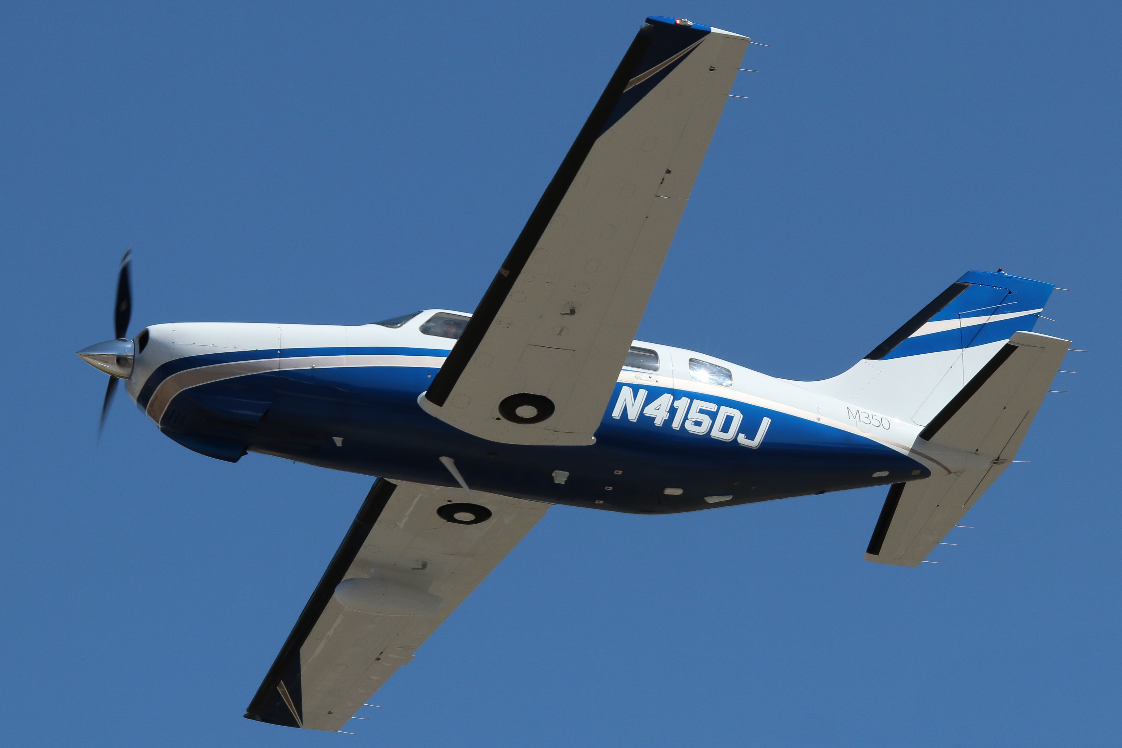 Full size: PRIVATE Piper M350 N415DJ at York Airport