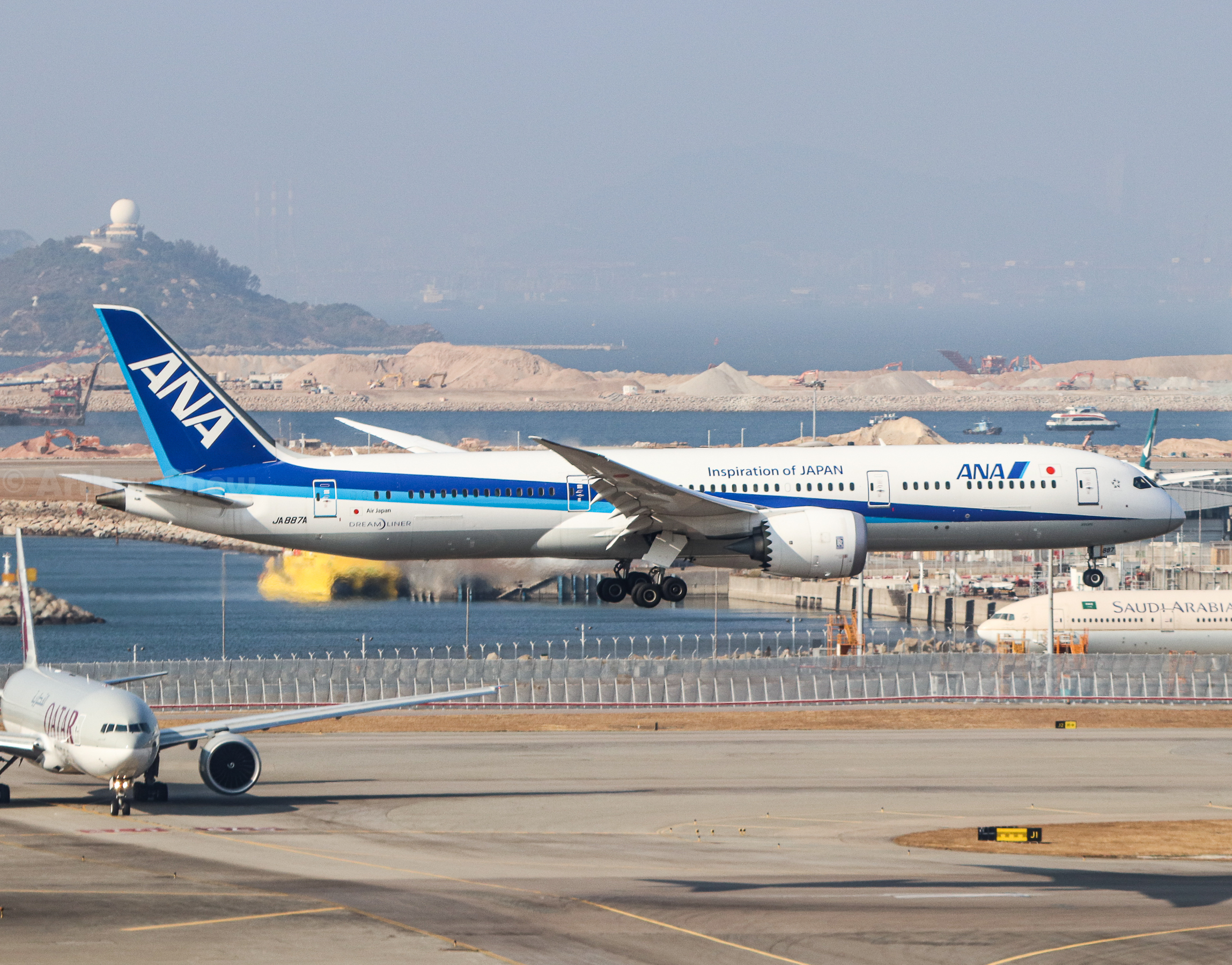 Full size: All Nippon Airways Boeing 787-9 JA887A at Hong Kong International Airport