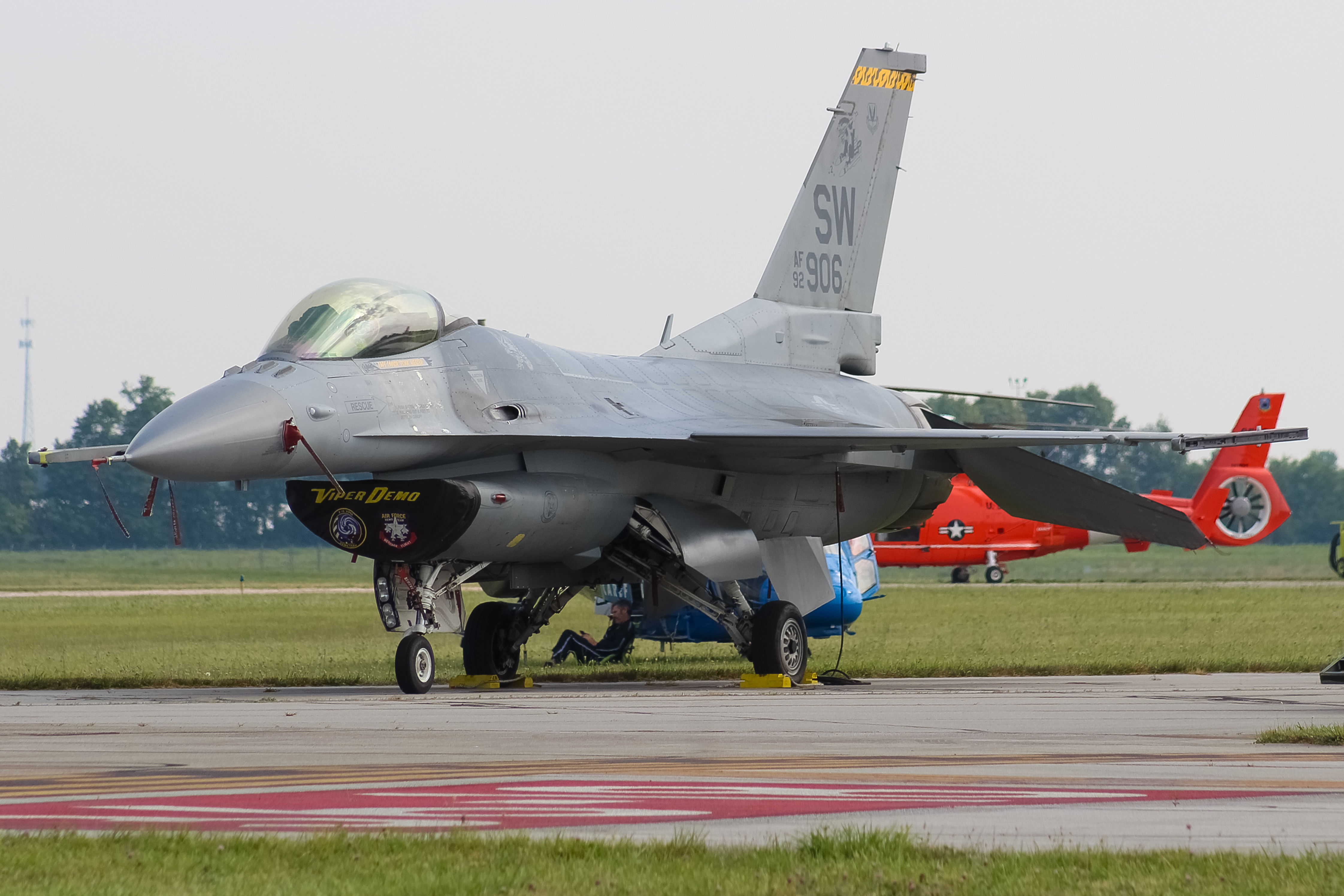 Full size: USAF - United States Air Force General Dynamics F-16 Fighting Falcon 92-3906 at James M Cox Dayton International Airport