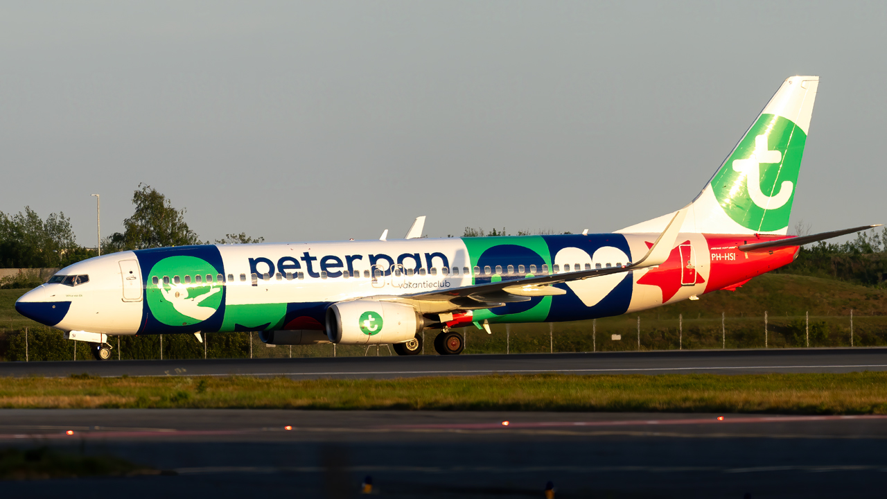 Full size: Transavia Boeing 737-800 PH-HSI at London Stansted Airport