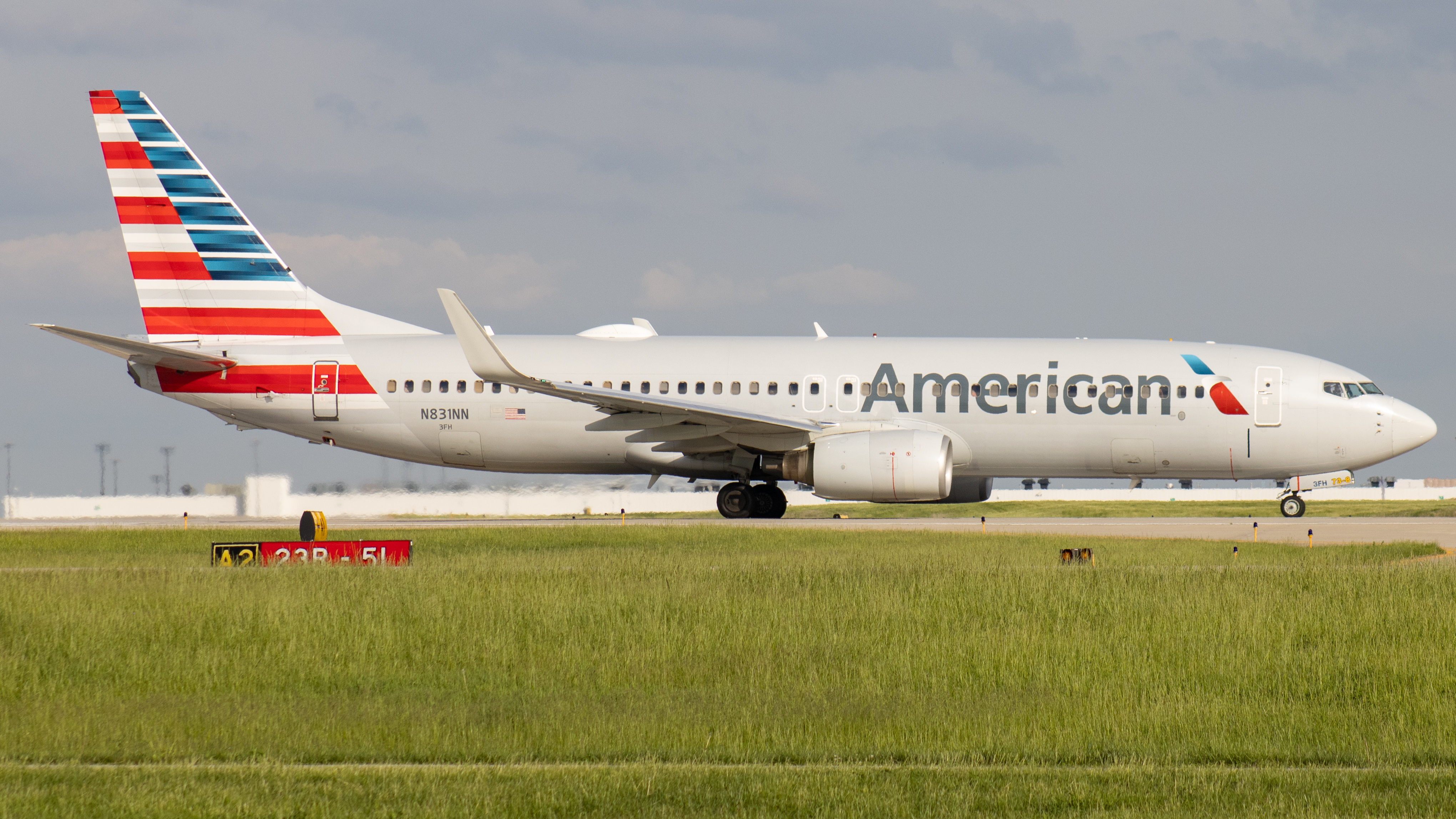 Full size: American Airlines Boeing 737-800 N831NN at Indianapolis International Airport