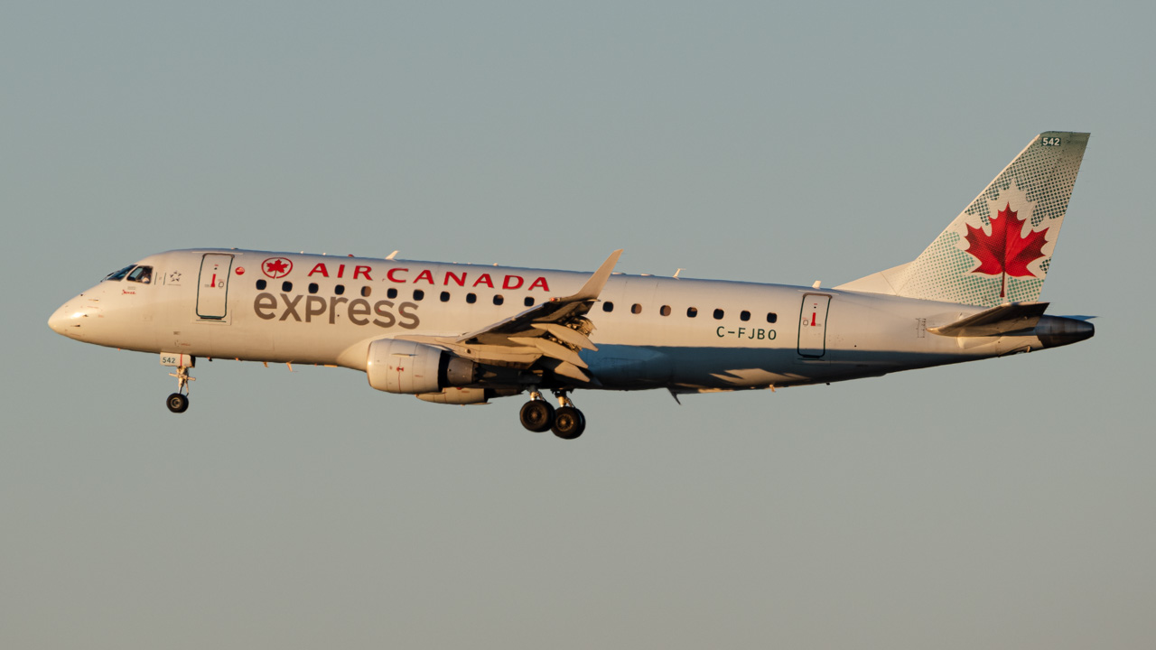 Full size: Air Canada Embraer E175 C-FJBO at Hartsfield-Jackson Atlanta International Airport