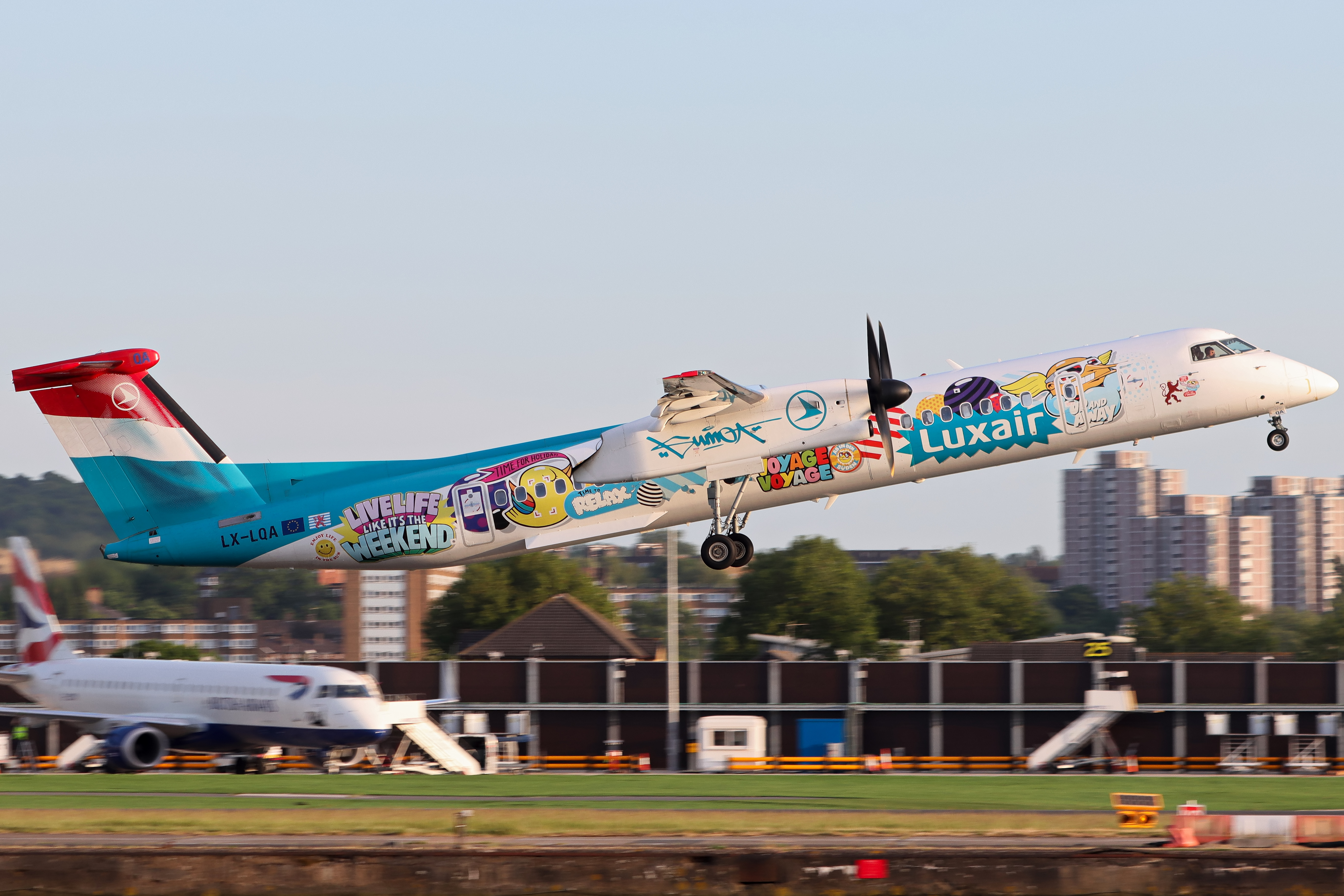 Full size: Luxair De Havilland Dash-8 q400 LX-LQA at London City Airport