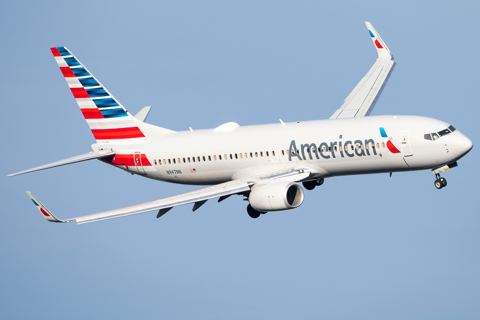 Full size: American Airlines Boeing 737-800 N947NN at Ronald Reagan National Airport