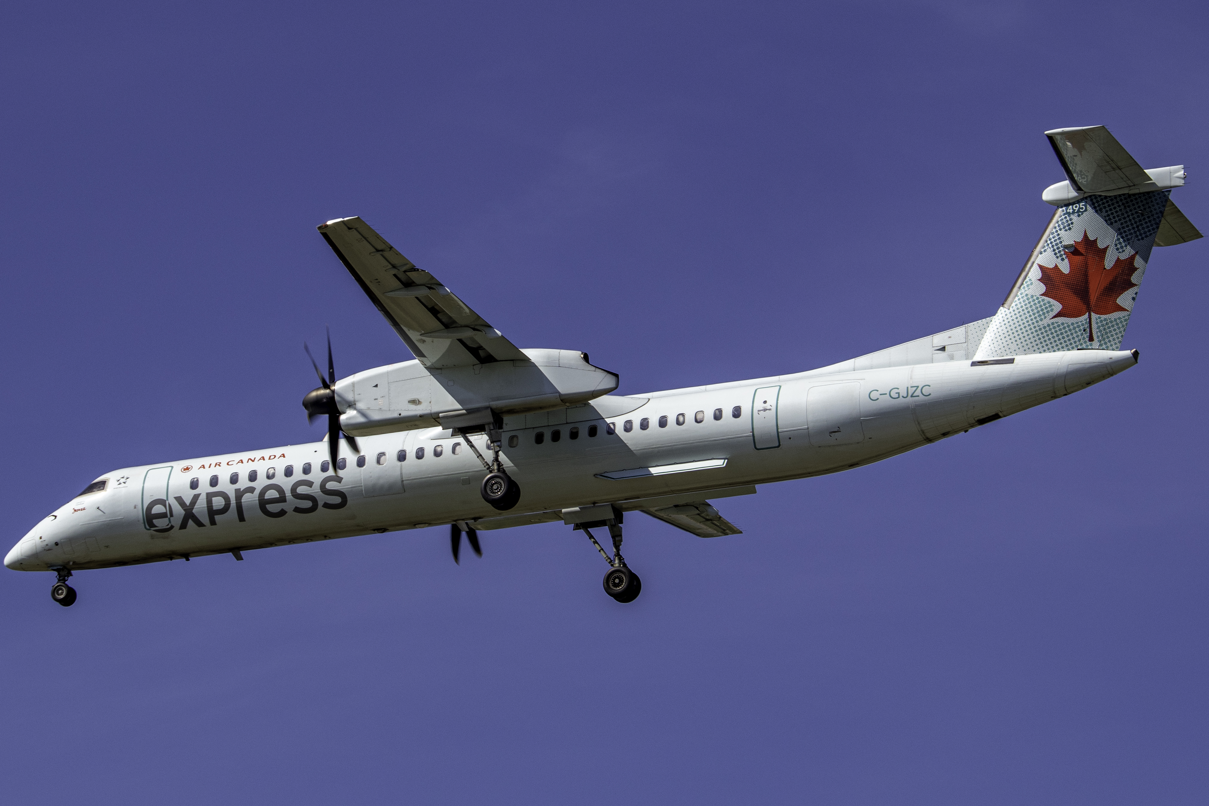 Full size: Air Canada Express De Havilland DHC-8 C-GJZC at Vancouver International Airport