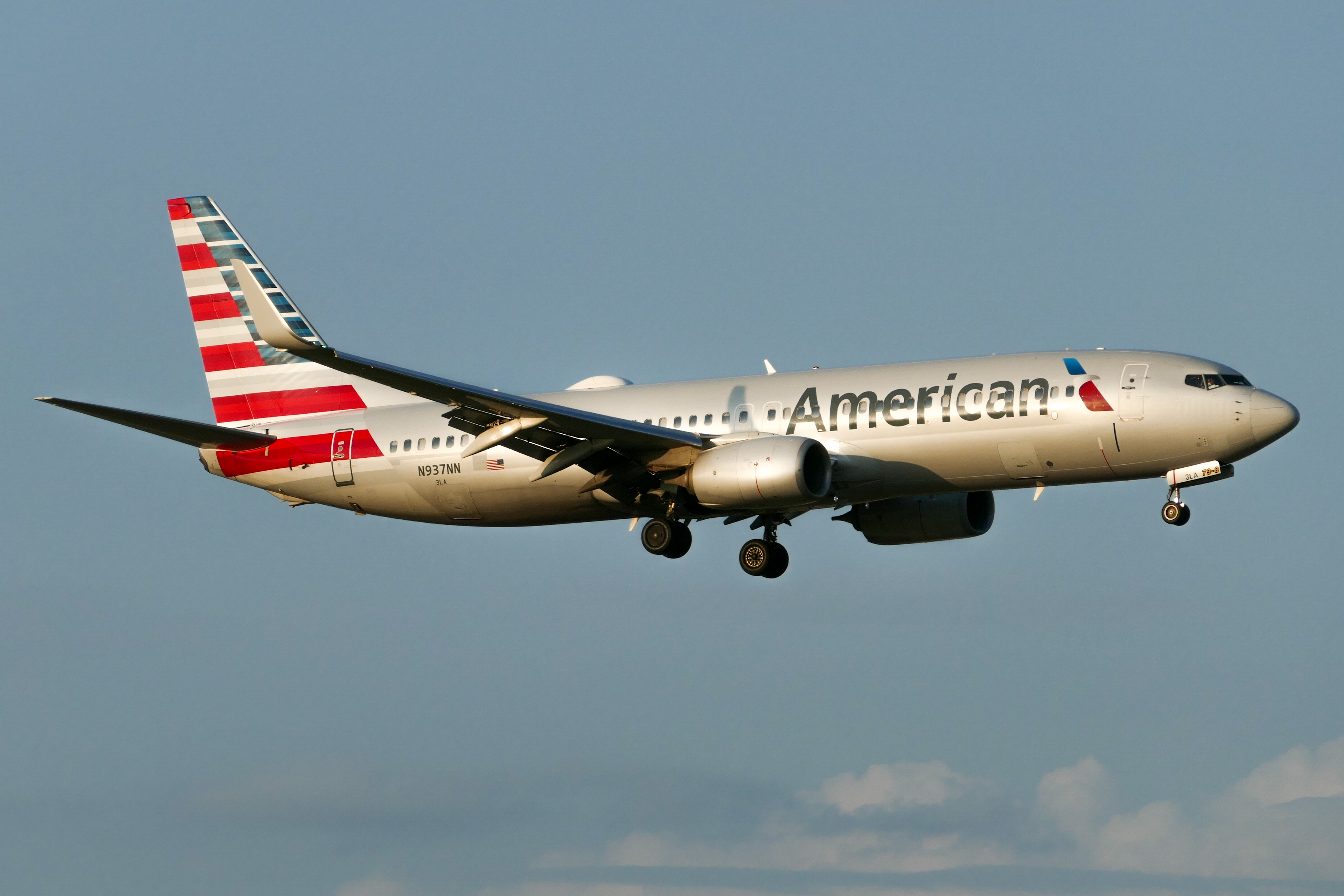 Full size: American Airlines Boeing 737-800 N937NN at Dallas-Fort Worth International Airport