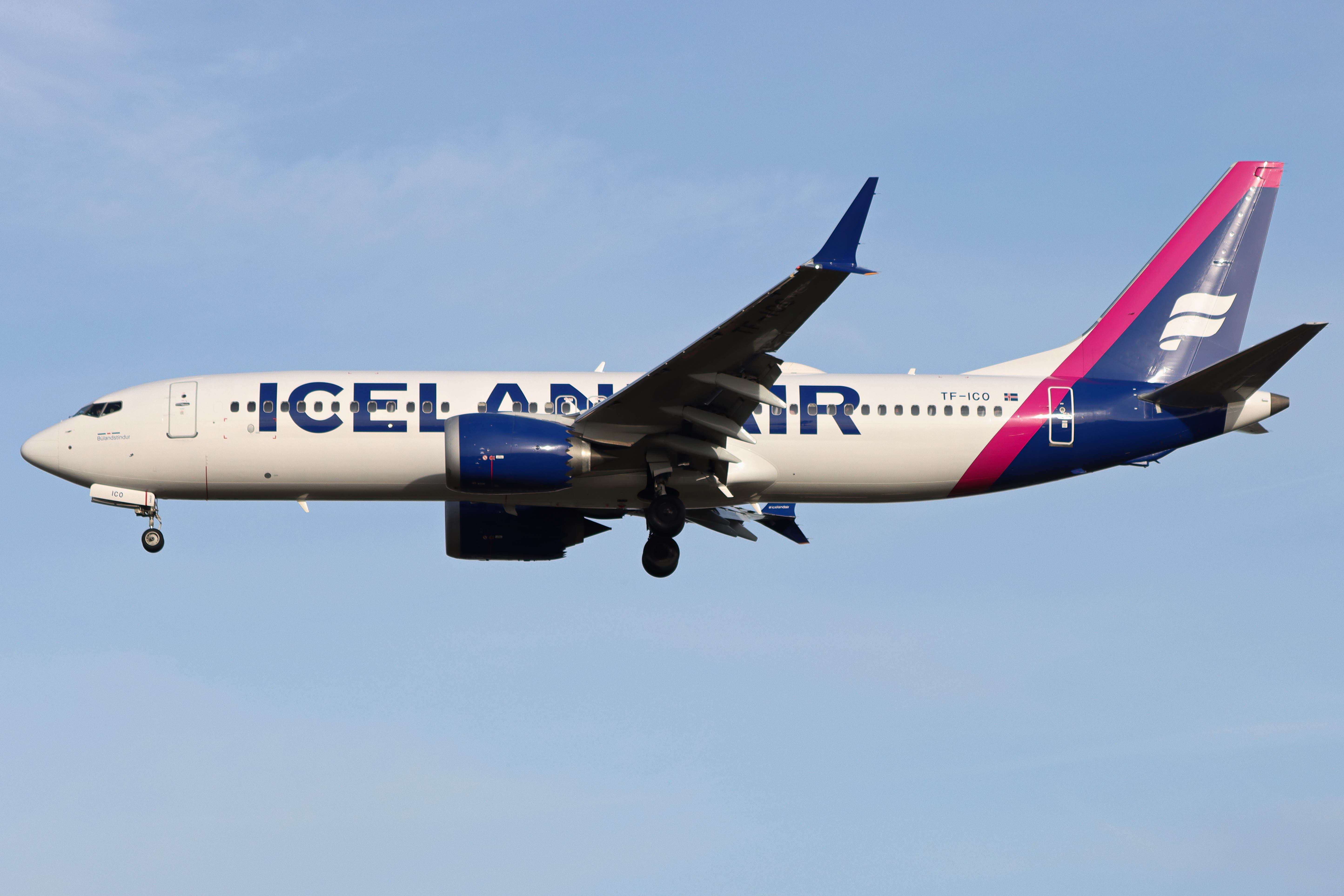 Full size: Icelandair Boeing 737 MAX 8 TF-ICO at London Heathrow International Airport