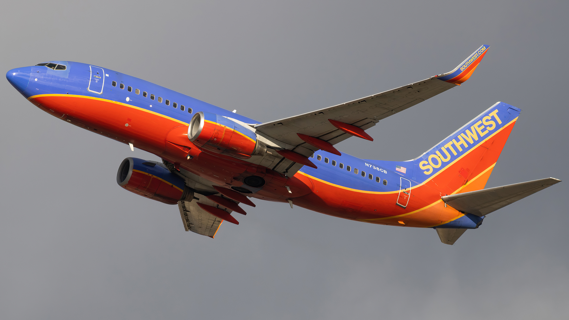 Full size: Southwest Airlines Boeing 737-700 N738CB at Baltimore/Washington International Thurgood Marshall Airport