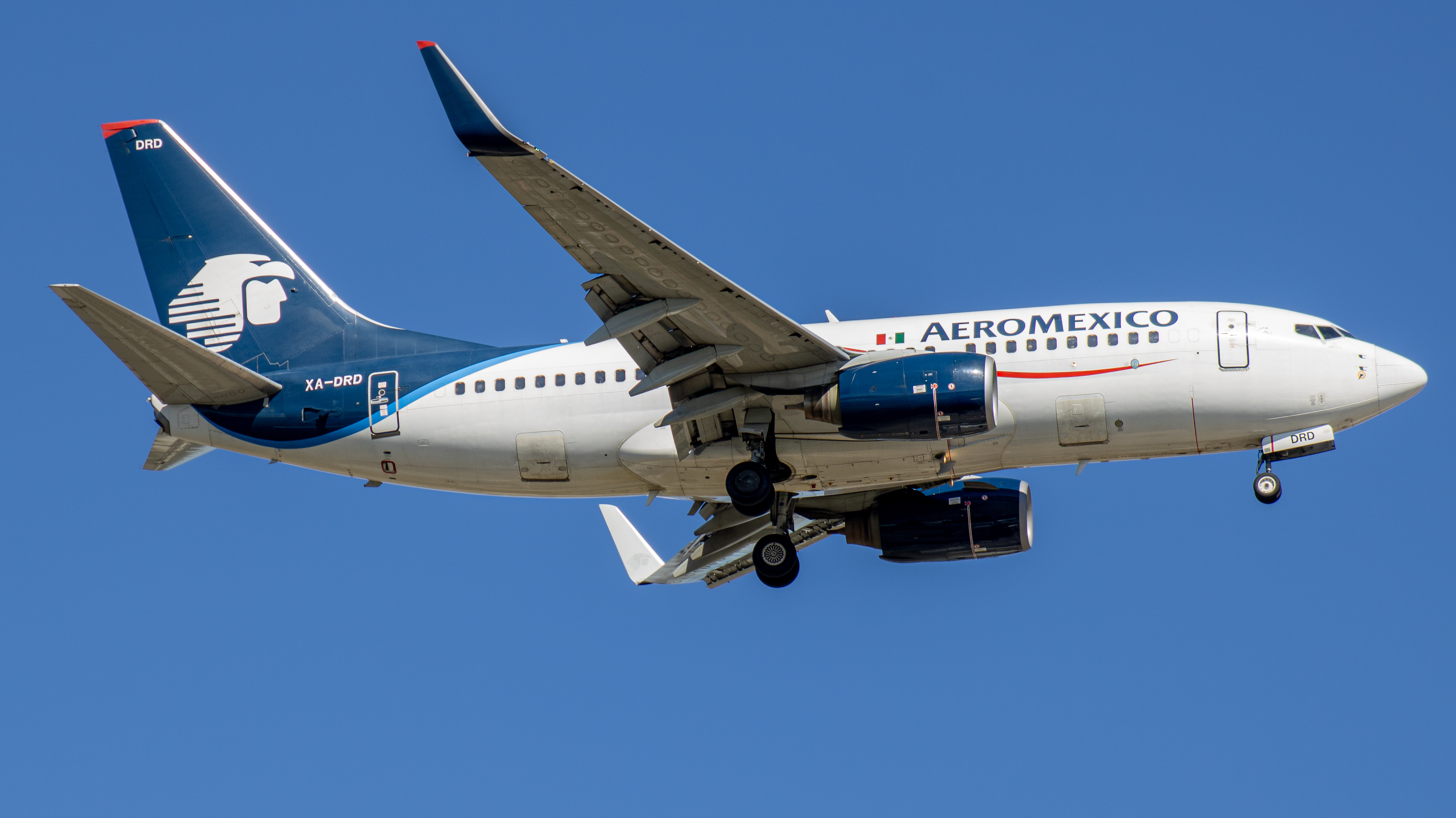 Full size: Aeromexico Boeing 737-700 XA-DRD at Houston-George Bush Intercontinental Airport
