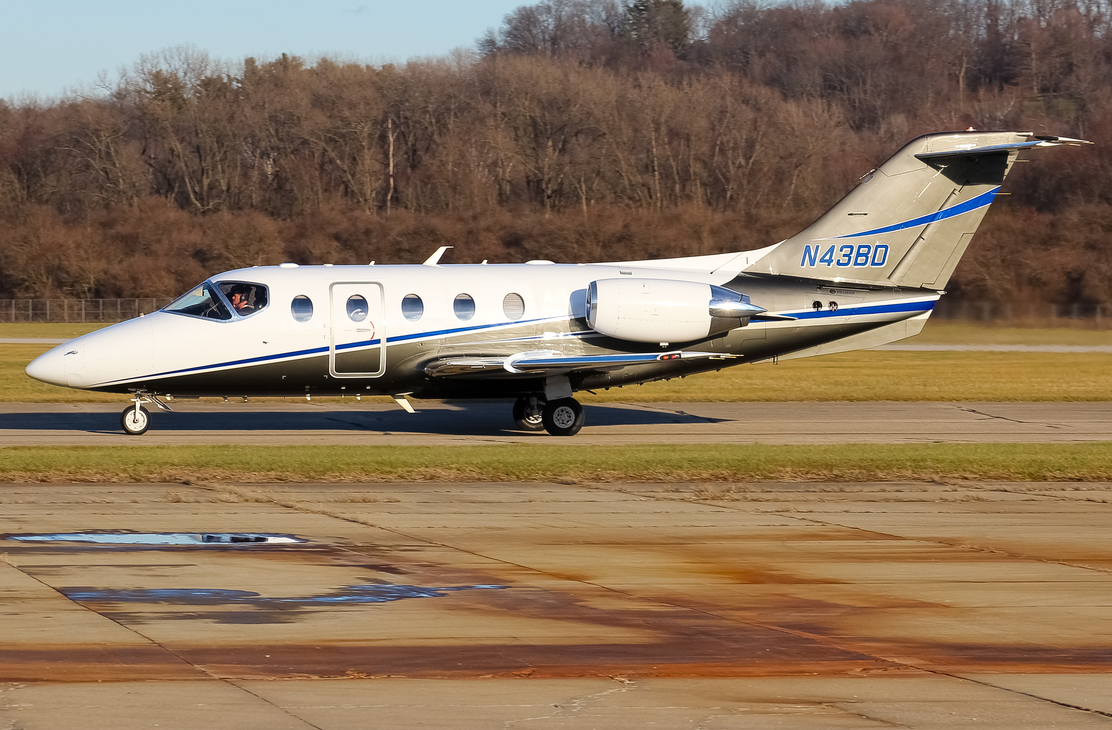 Full size: PRIVATE  Beechcraft Hawker 400 N43BD at Cincinnati Municipal Airport/Lunken Field