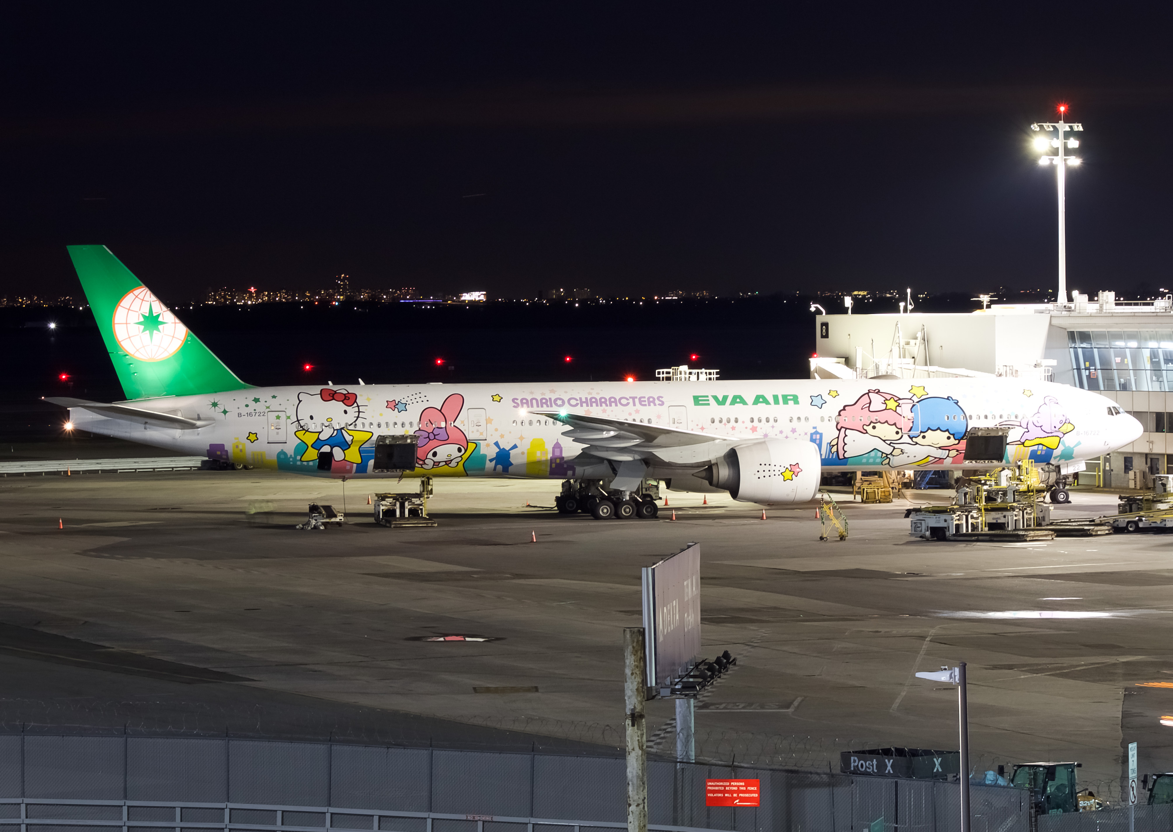 Full size: EVA Air Boeing 777-300ER B-16722 at John F. Kennedy International Airport