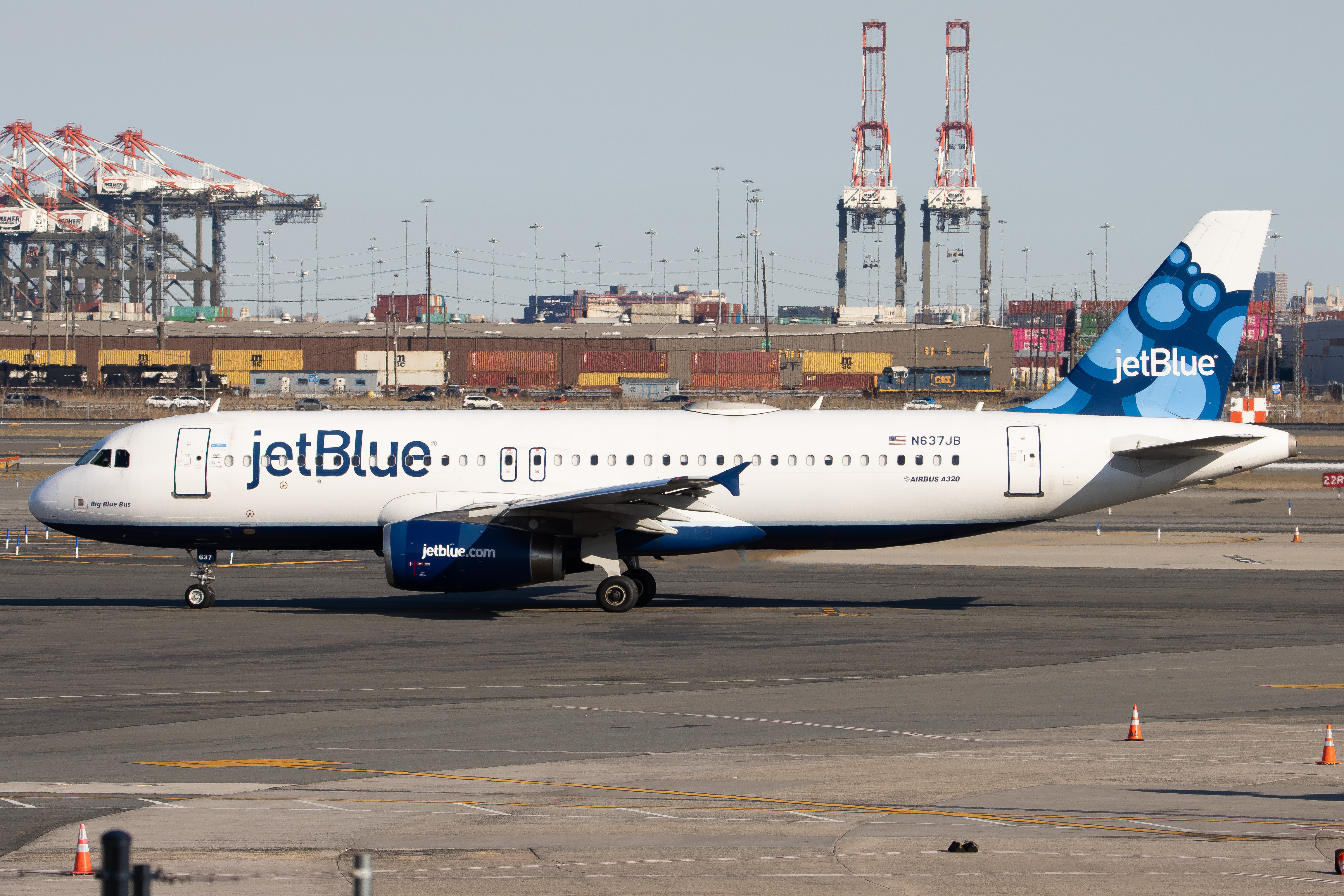 Full size: JetBlue Airways Airbus A320 N637JB at Newark Liberty International Airport