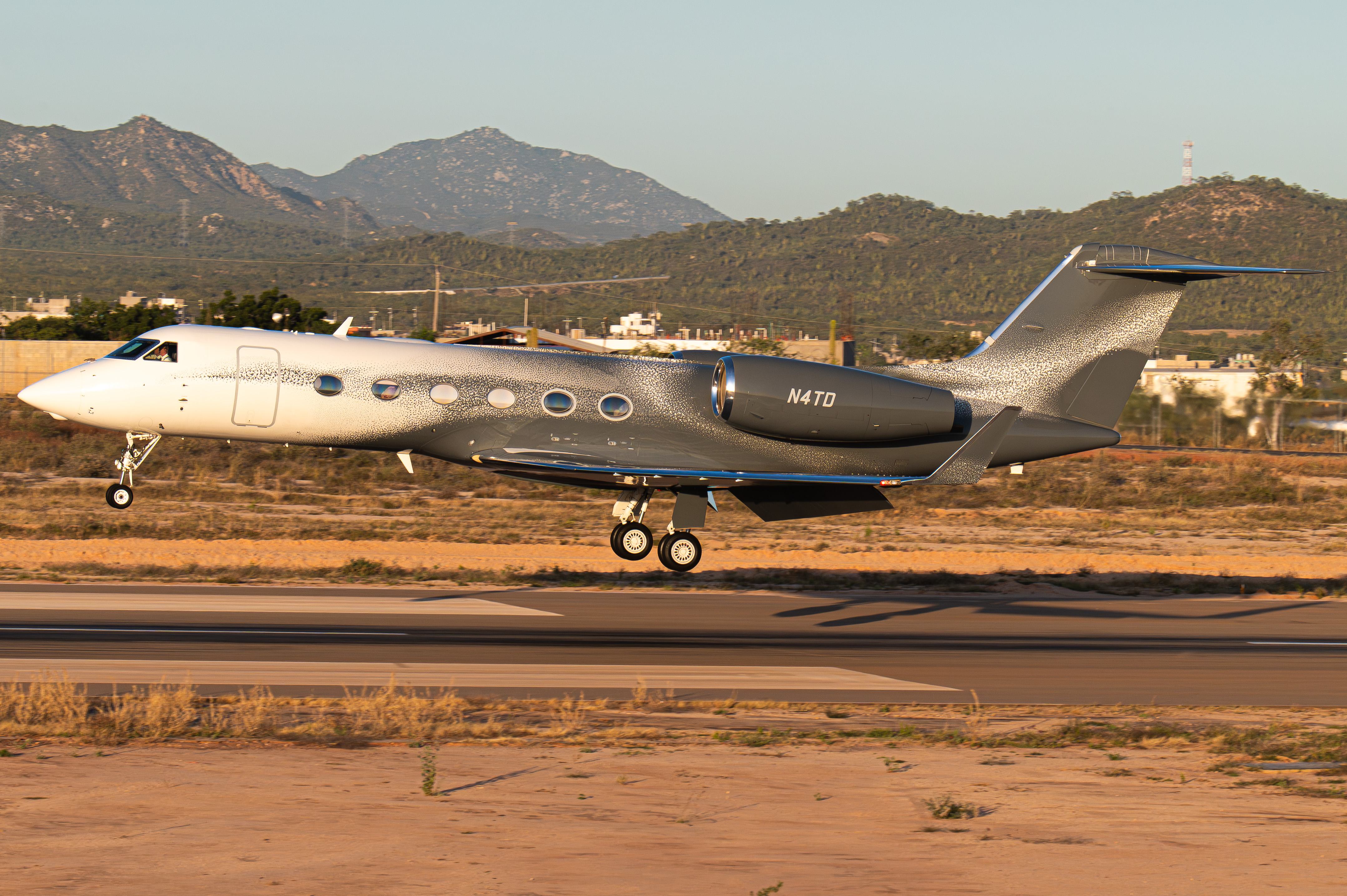 Full size: PRIVATE Gulfstream G450 N4TD at Aeropuerto de Cabo San Lucas Internacional