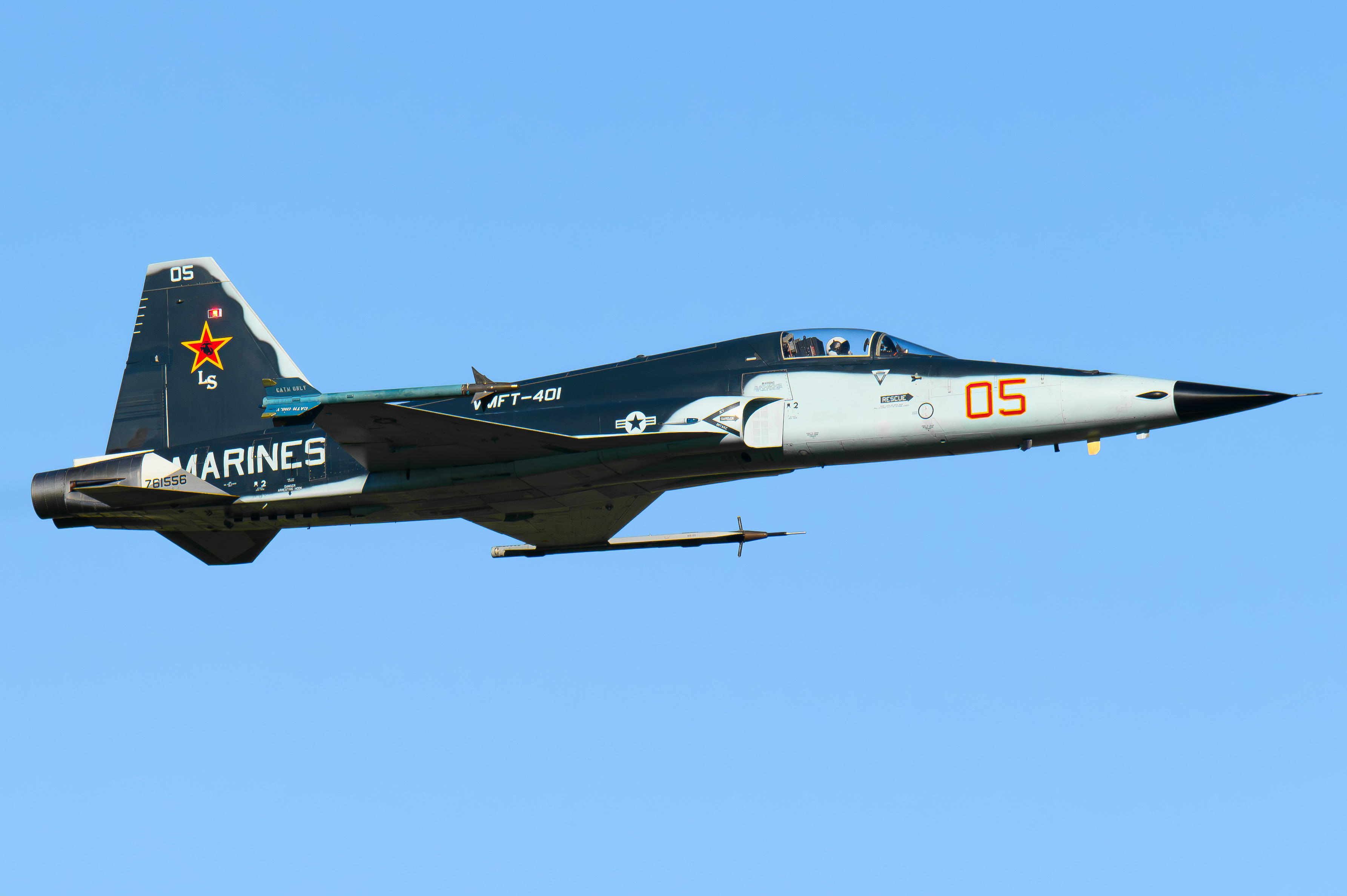 Full size: US Marines Northrop F-5N Tiger II 761556 at 
