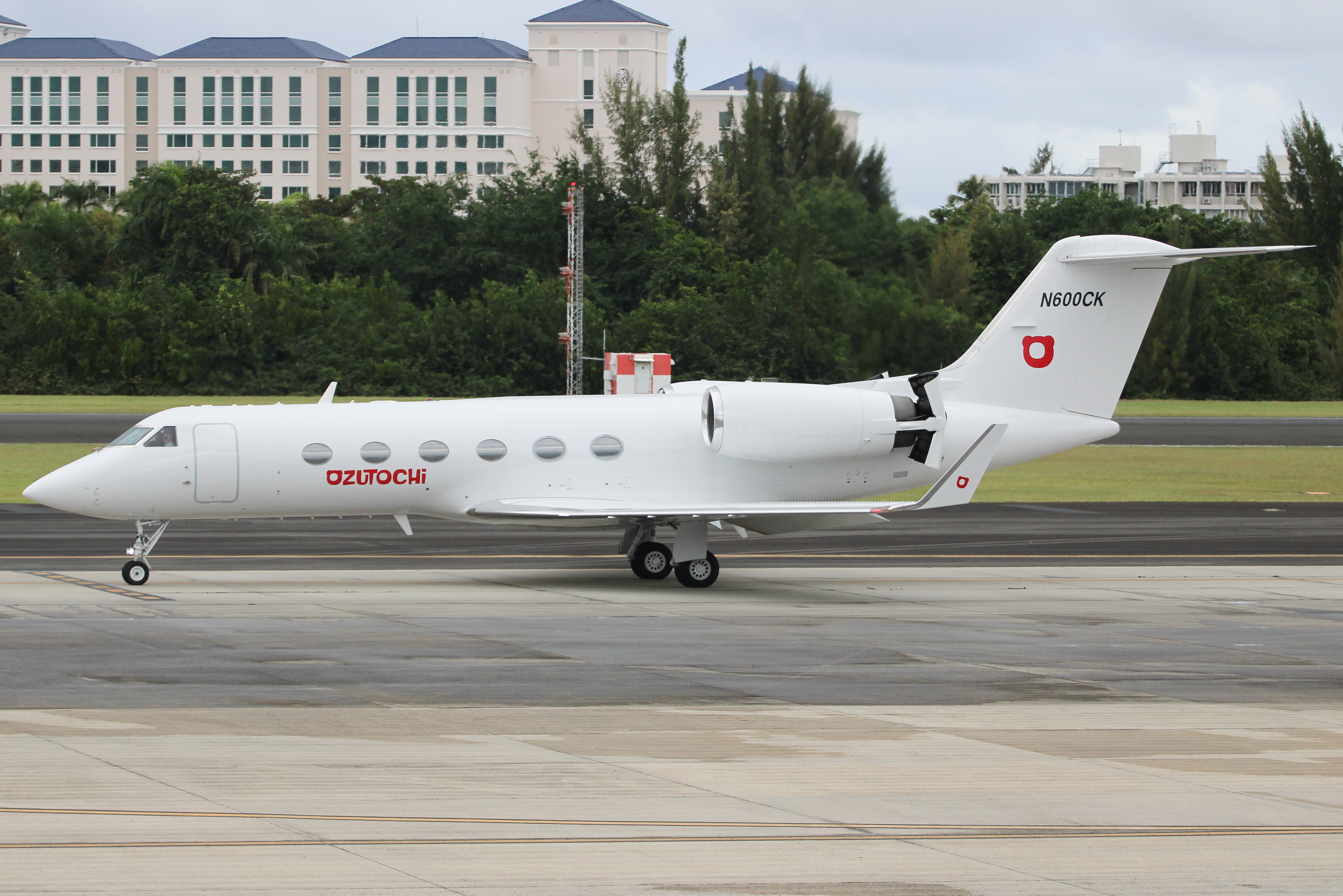 Full size: NB Airlines Gulfstream IV N600CK at San Juan Luis Munoz Marin International Airport