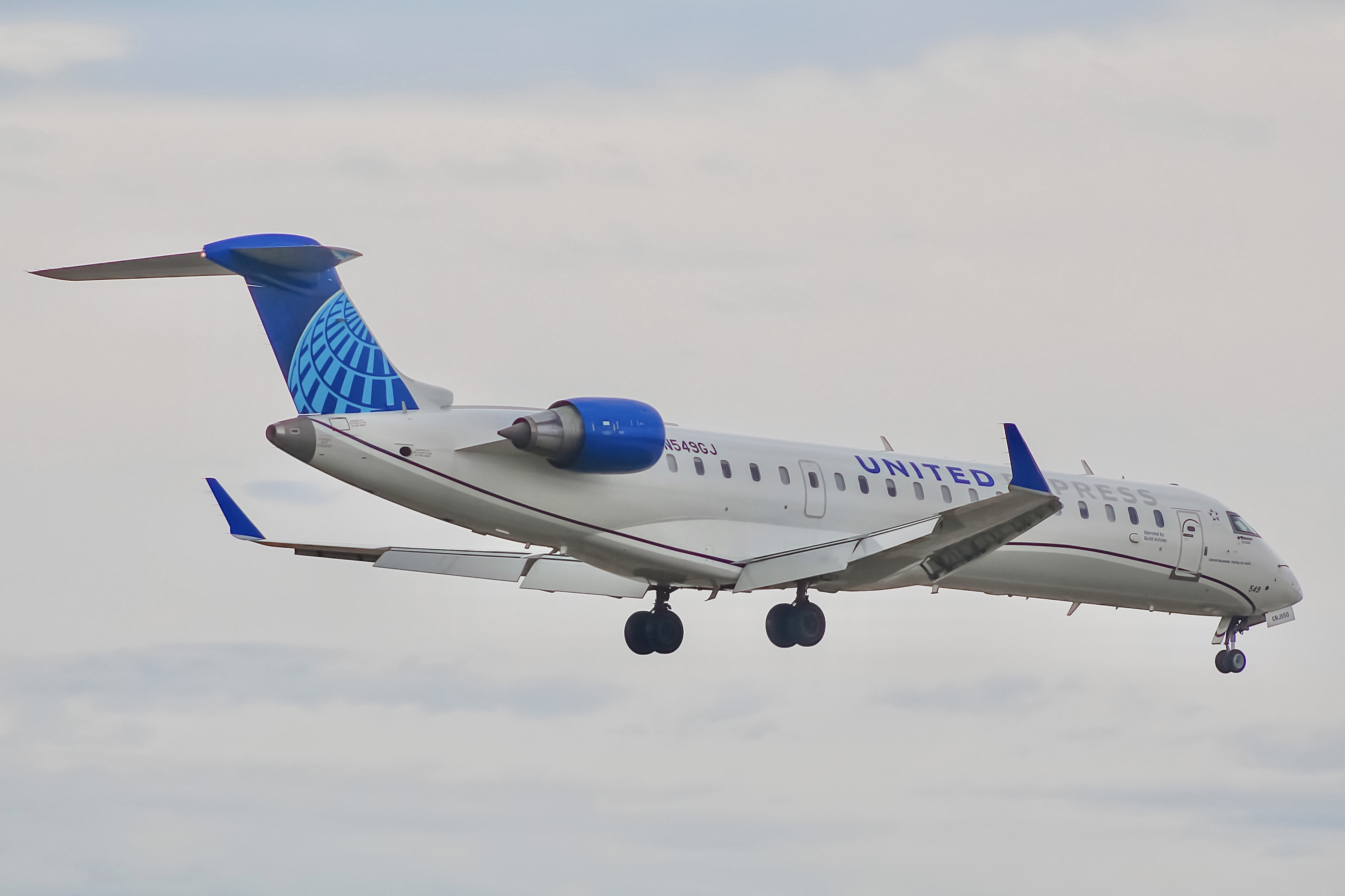 Full size: United Express Mitsubishi CRJ-550 N549GJ at General Mitchell International Airport