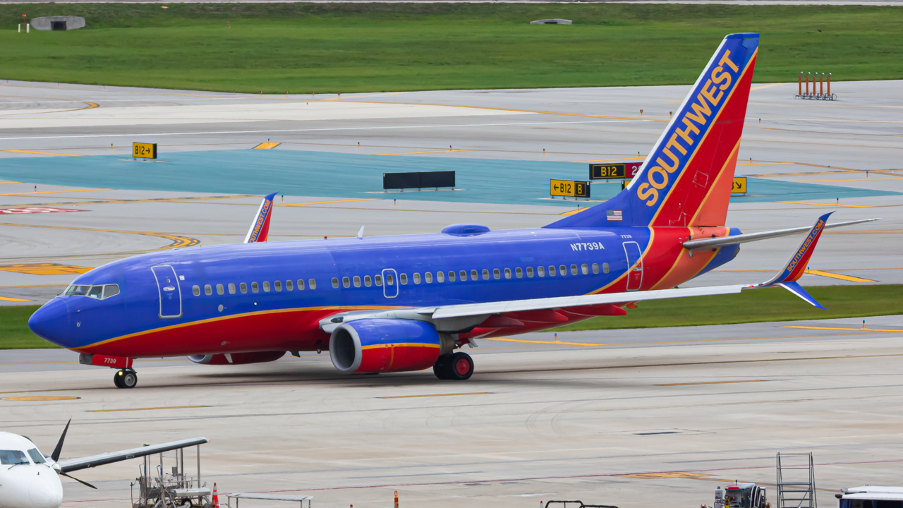 Full size: Southwest Airlines Boeing 737-700 N7739A at Fort Lauderdale/Hollywood International Airport