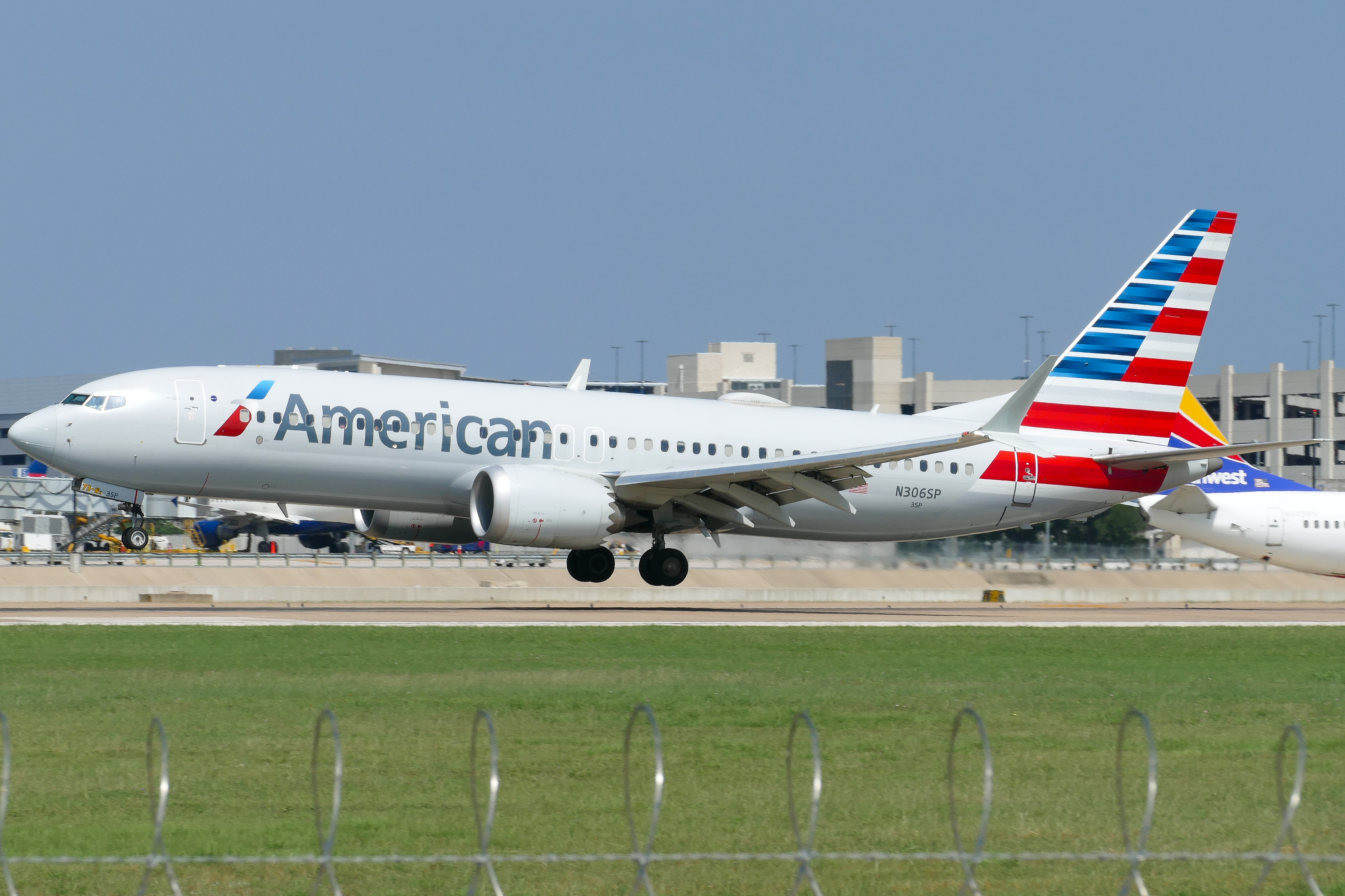 Full size: American Airlines Boeing 737 MAX 8 N306SP at Austin-Bergstrom International Airport