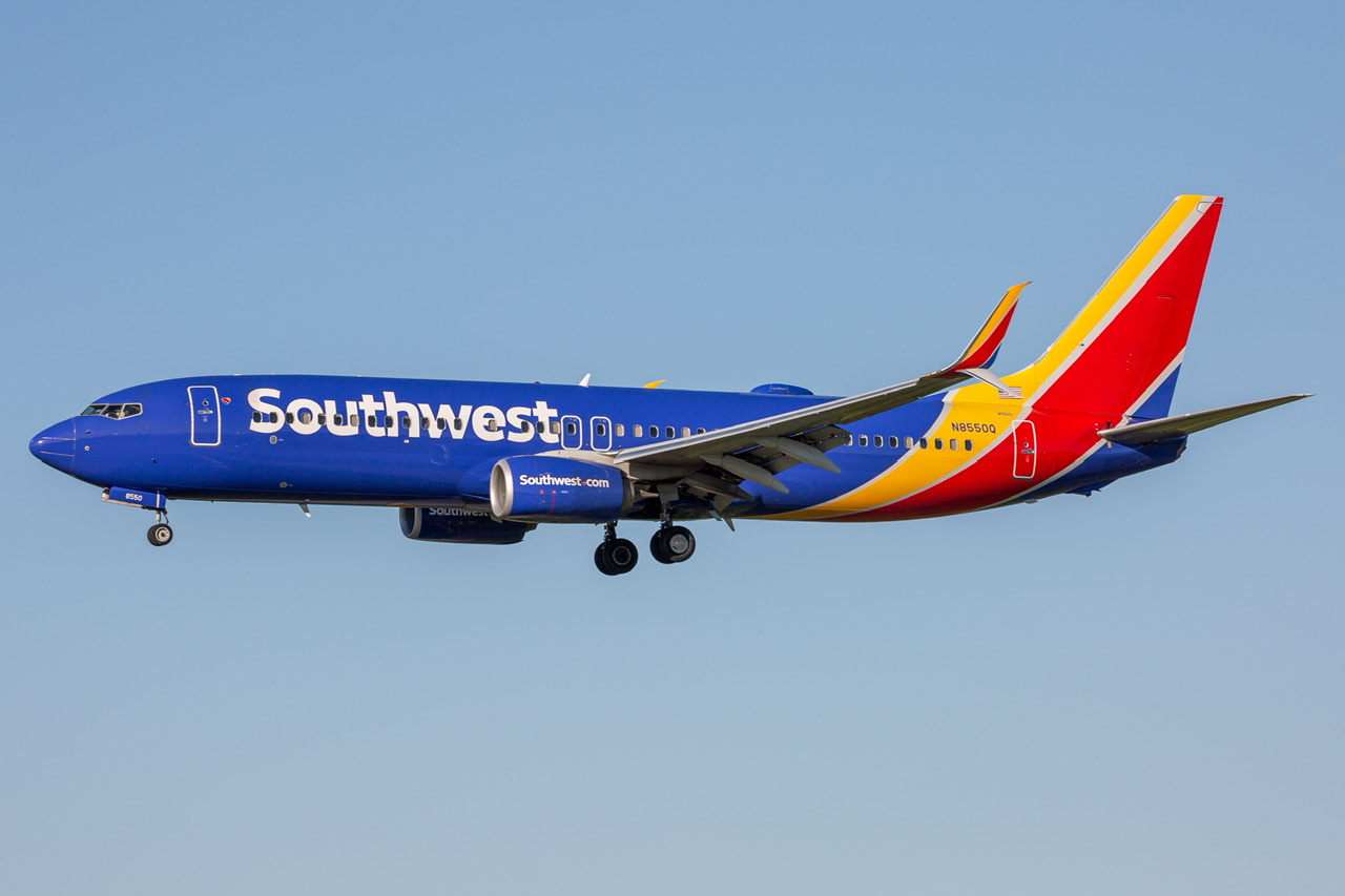 Full size: Southwest Airlines Boeing 737-800 N8550Q at Baltimore/Washington International Thurgood Marshall Airport
