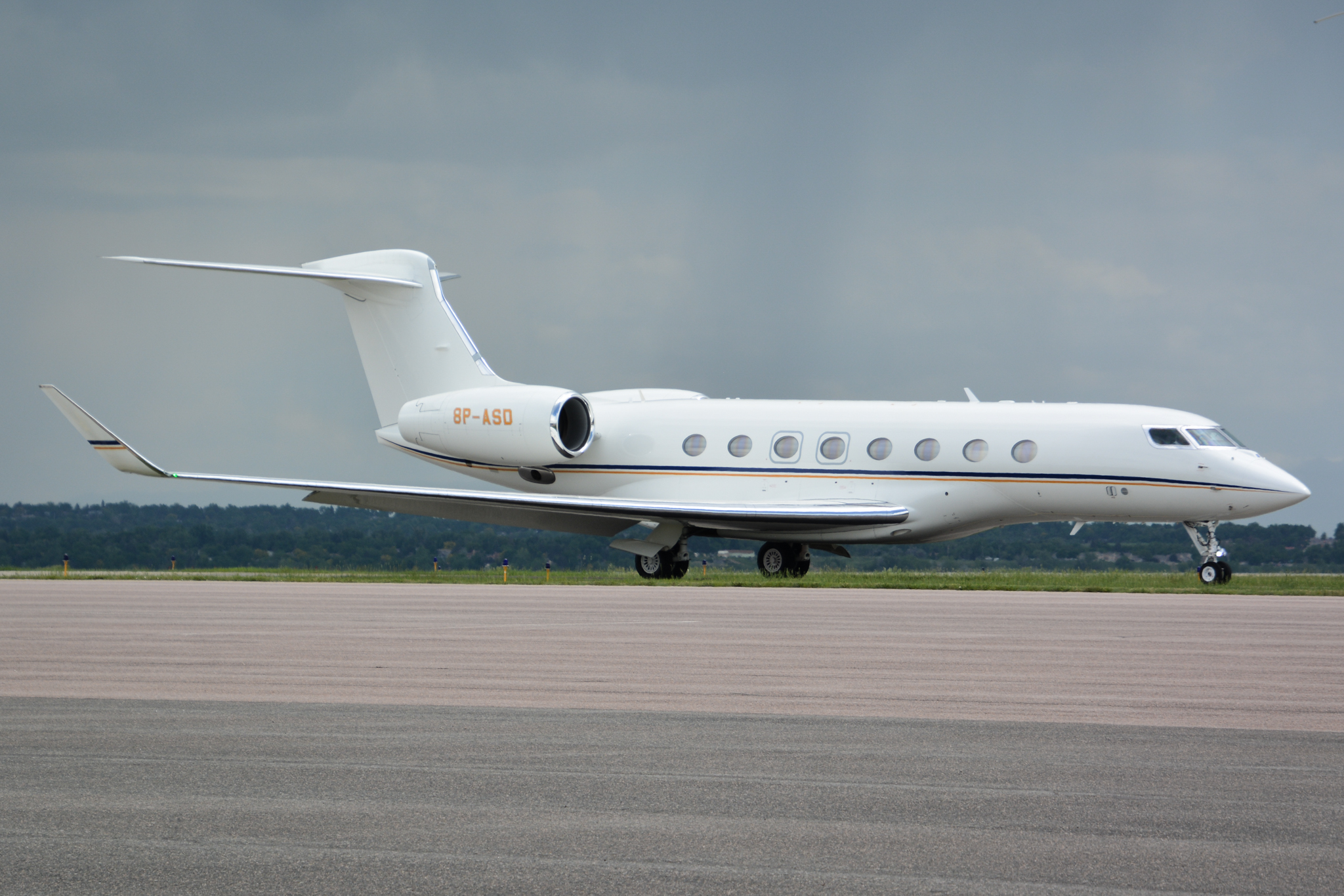 Full size: PRIVATE Gulfstream G650 8P-ASD at Rocky Mountain Metro Airport