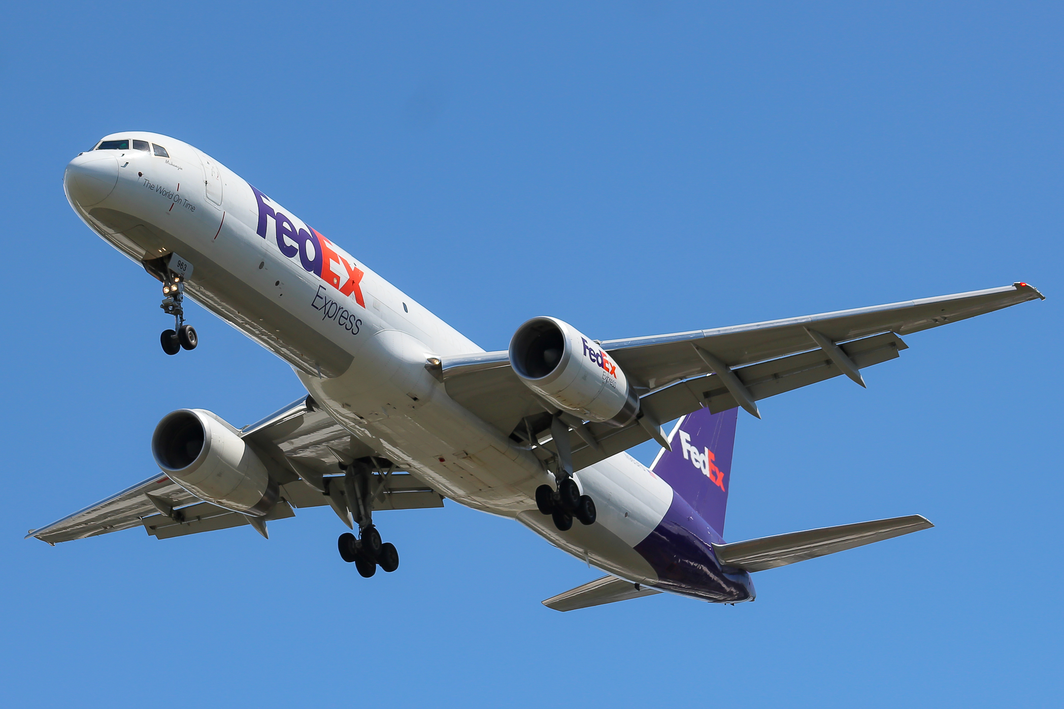 Full size: FedEx Express Boeing 757-200 N963FD at Seattle-Tacoma International Airport
