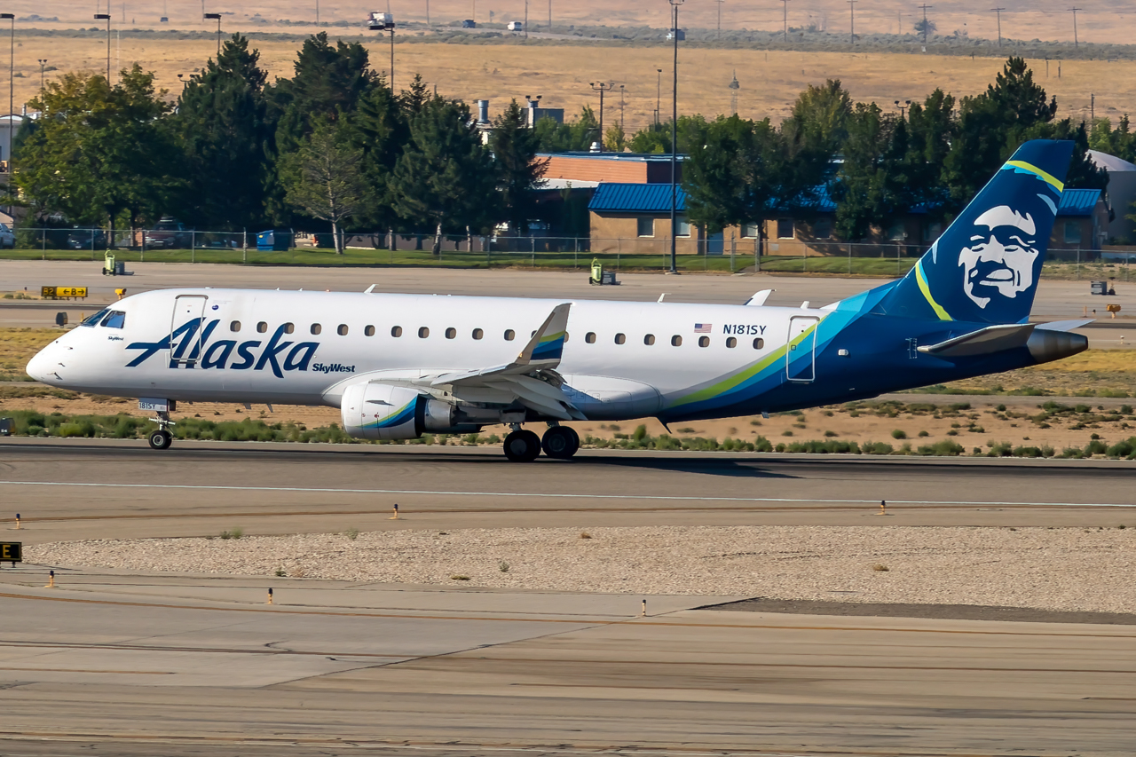 Full size: Alaska Airlines Embraer E175 N181SY at Boise Air Terminal/Gowen Field