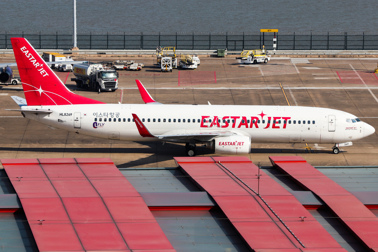 Full size: Eastar Jet Boeing 737-800 HL8269 at Macau International Airport