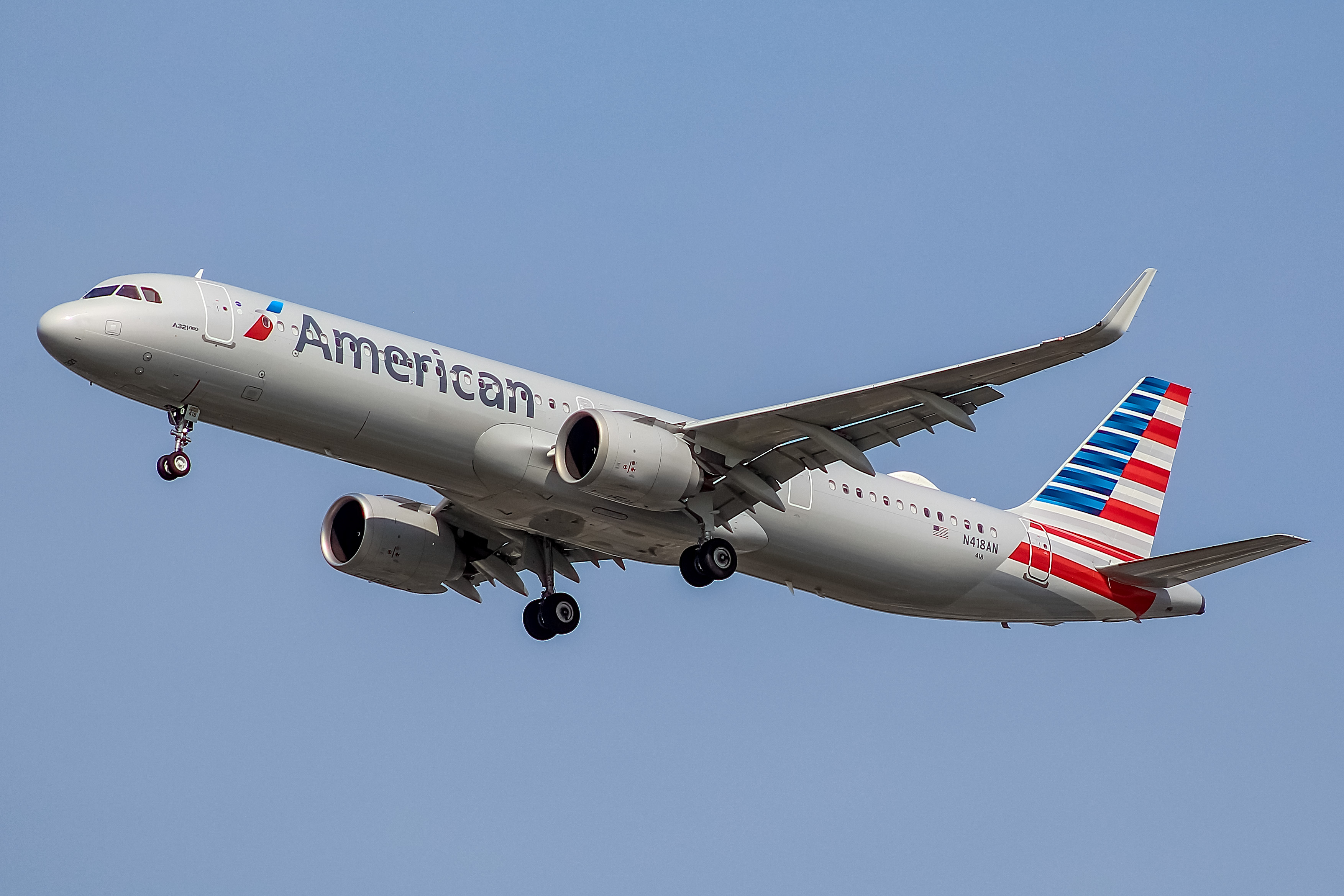 Full size: American Airlines Airbus A321NEO N418AN at Chicago O'Hare International Airport