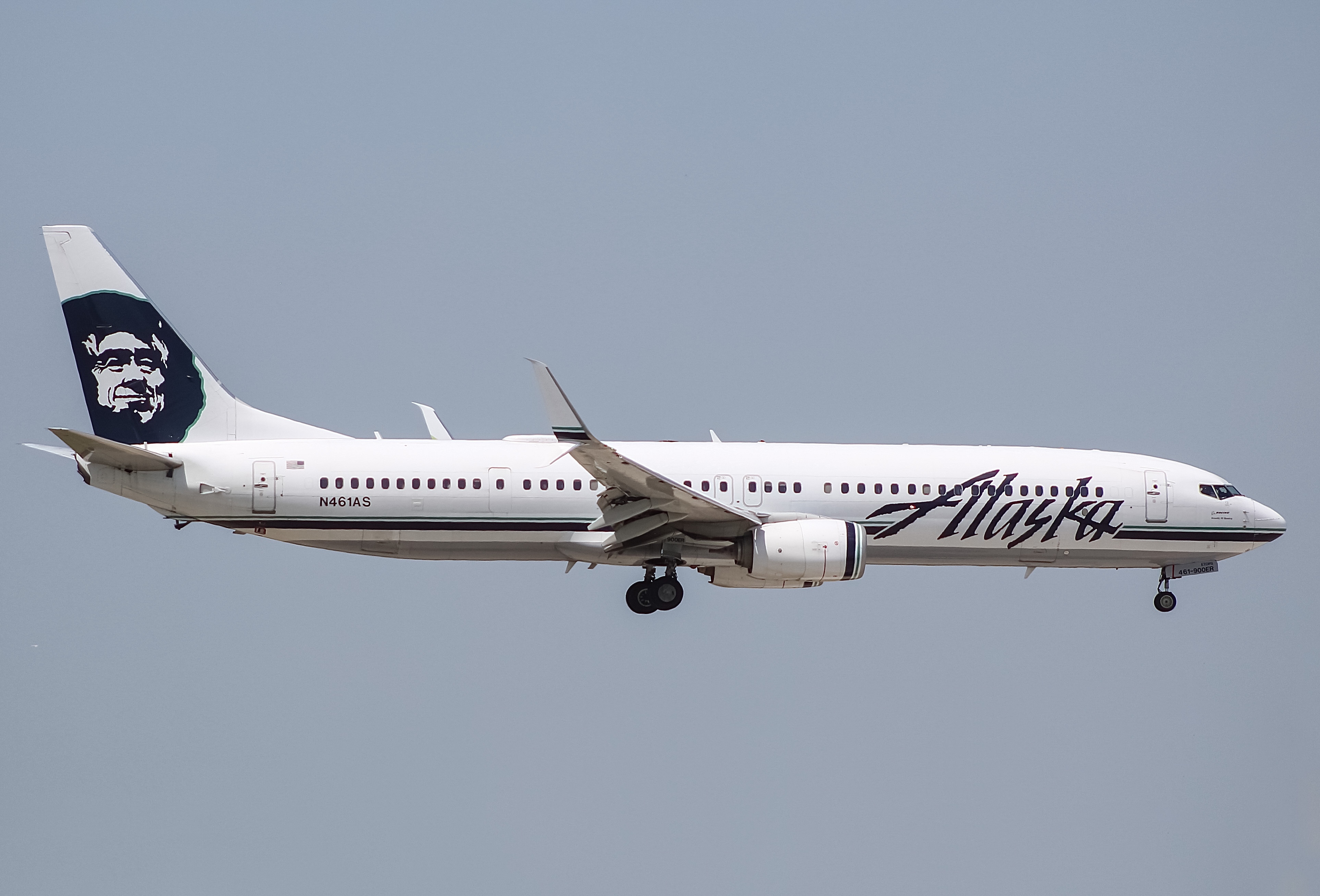Full size: Alaska Airlines Boeing 737-900ER N461AS at Chicago O'Hare International Airport