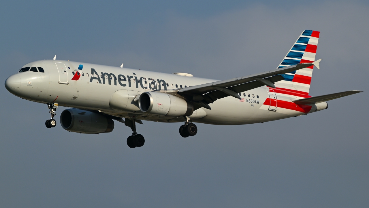 Full size: American Airlines Airbus A320 N650AW at Dallas-Fort Worth International Airport