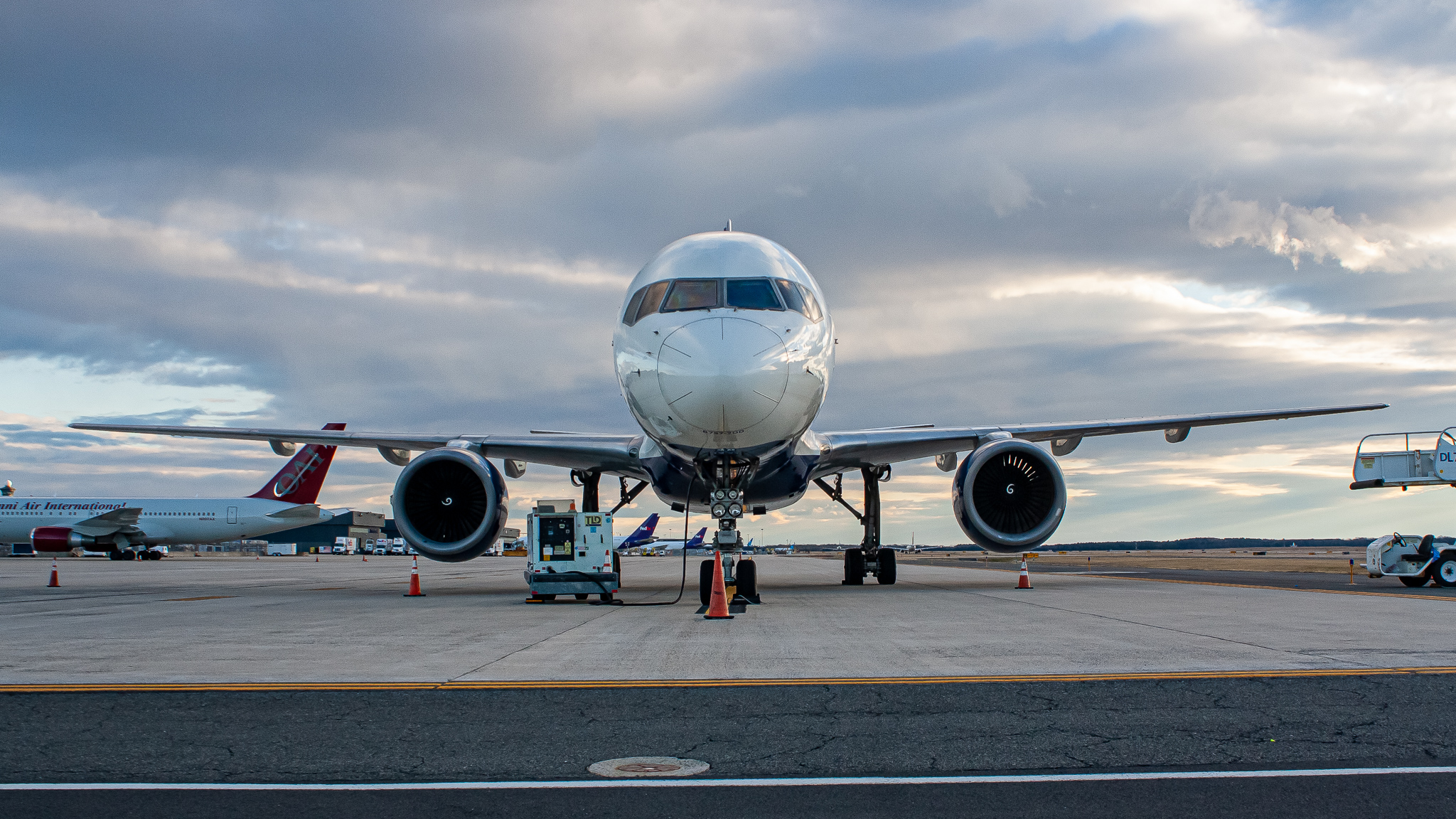 Full size: Delta Airlines Boeing 757-200 N649DL at Washington Dulles International Airport