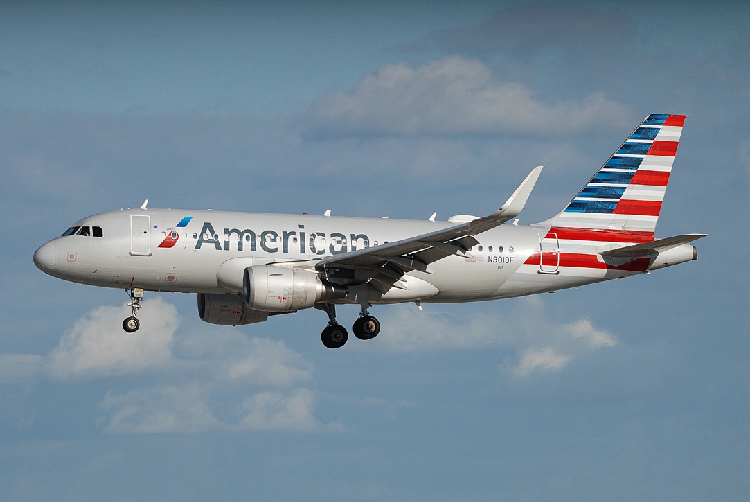 Full size: American Airlines Airbus A319 N9019F at Dallas-Fort Worth International Airport