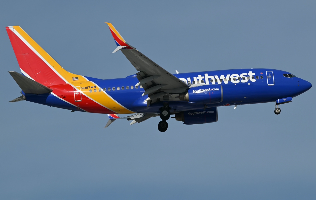 Full size: Southwest Airlines Boeing 737-700 N957WN at Orlando International Airport