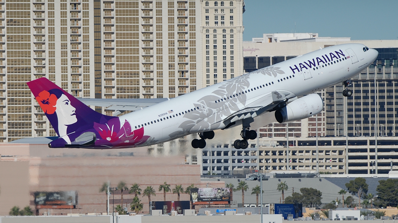 Full size: Hawaiian Airlines Airbus A330-200 N390HA at Harry Reid International Airport