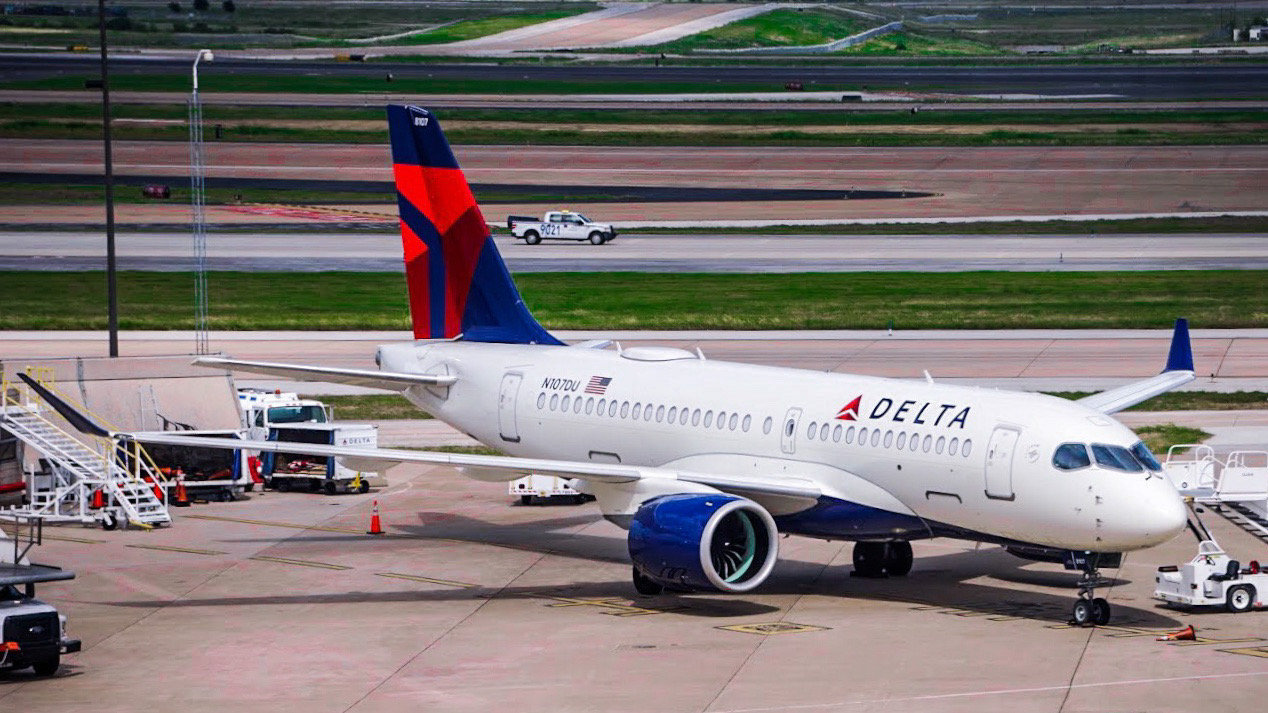Full size: Delta Airlines Airbus A220-100 N107DU at Dallas-Fort Worth International Airport