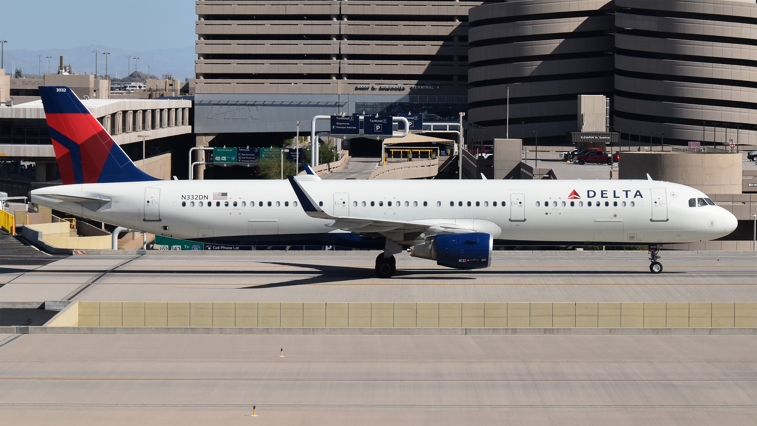 Full size: Delta Airlines Airbus A321-200 N332DN at Phoenix Sky Harbor International Airport