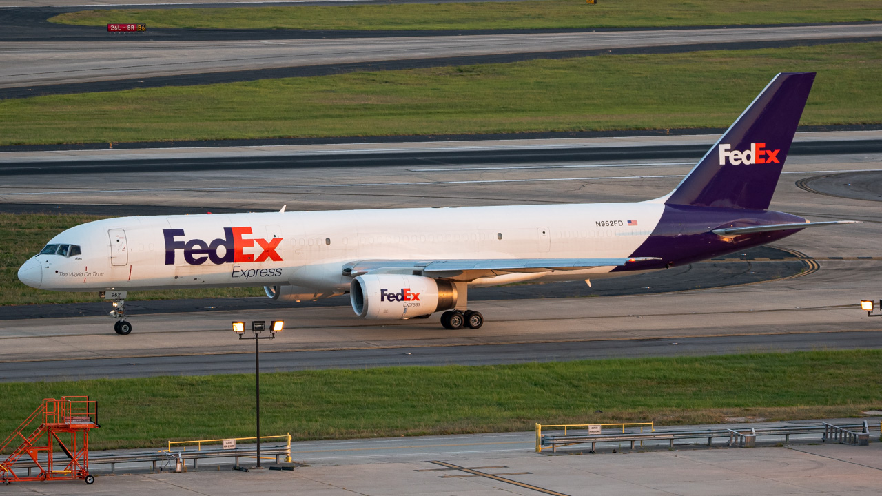 Full size: FedEx Boeing 757-200F N962FD at Hartsfield-Jackson Atlanta International Airport