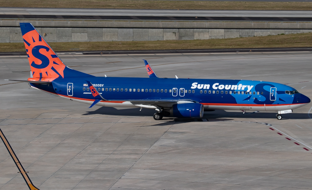 Full size: Sun Country Airlines Boeing 737-800 N820SY at Tampa International Airport