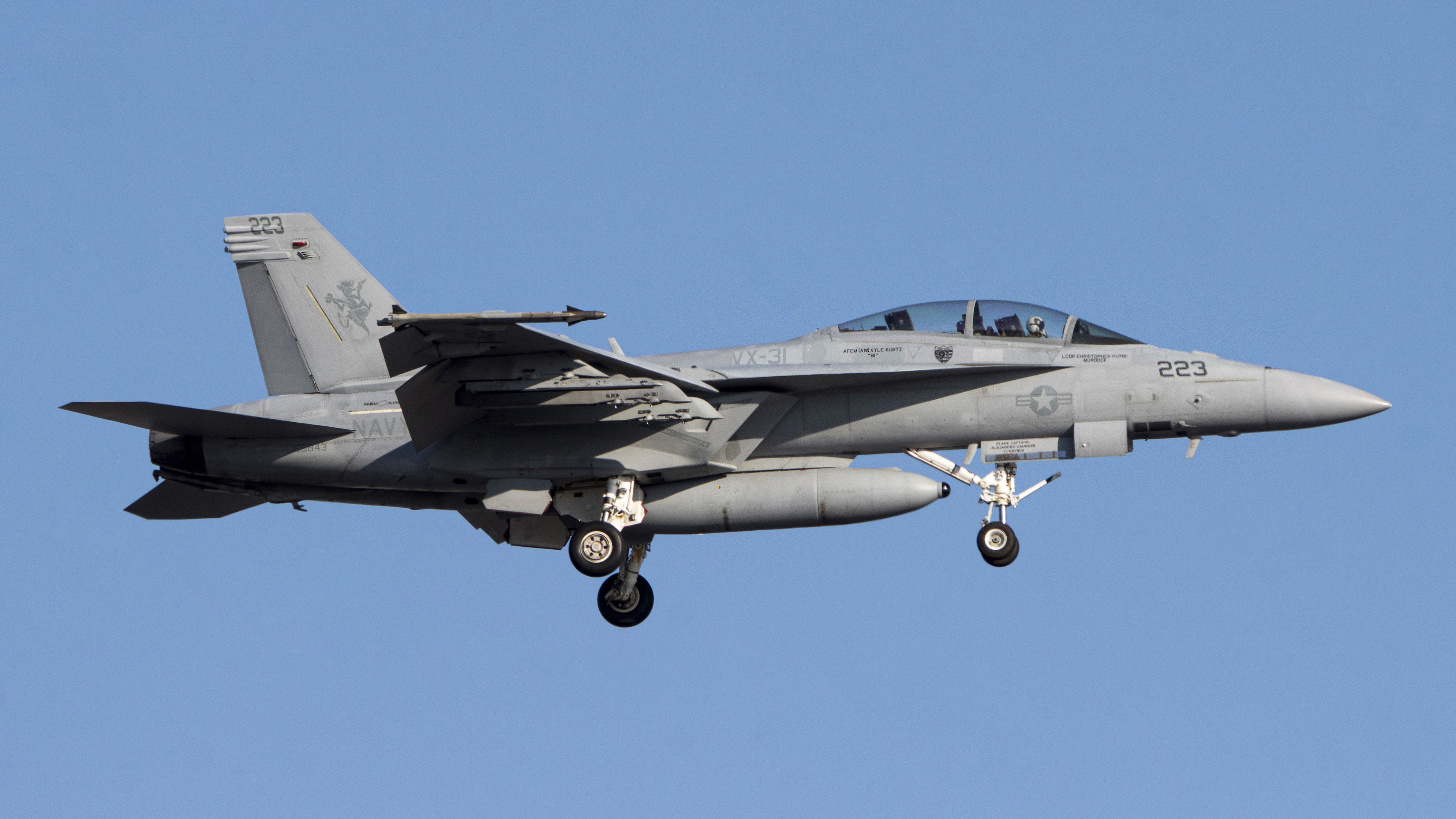 Full size: USN - United States Navy Boeing F/A-18E/F Super Hornet 166843 at Point Mugu NAS