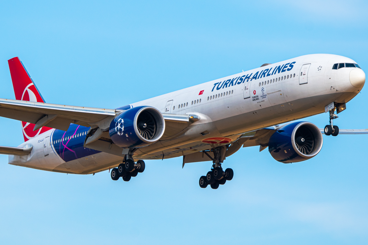 Full size: Turkish Airlines Boeing 777-300ER TC-LJJ at Berlin Brandenburg Airport