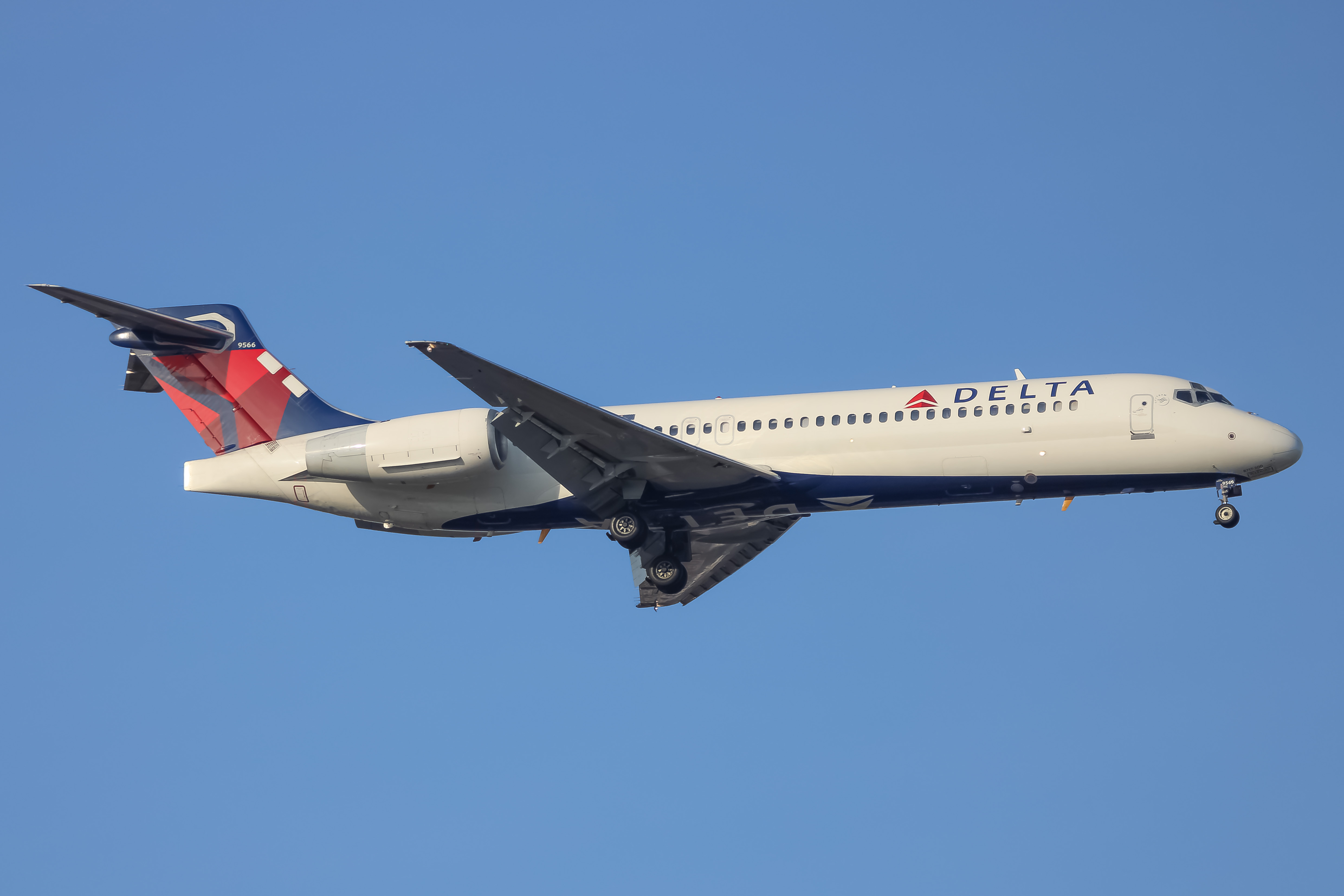 Full size: Delta Airlines Boeing 717-200 N933AT at Washington Dulles International Airport