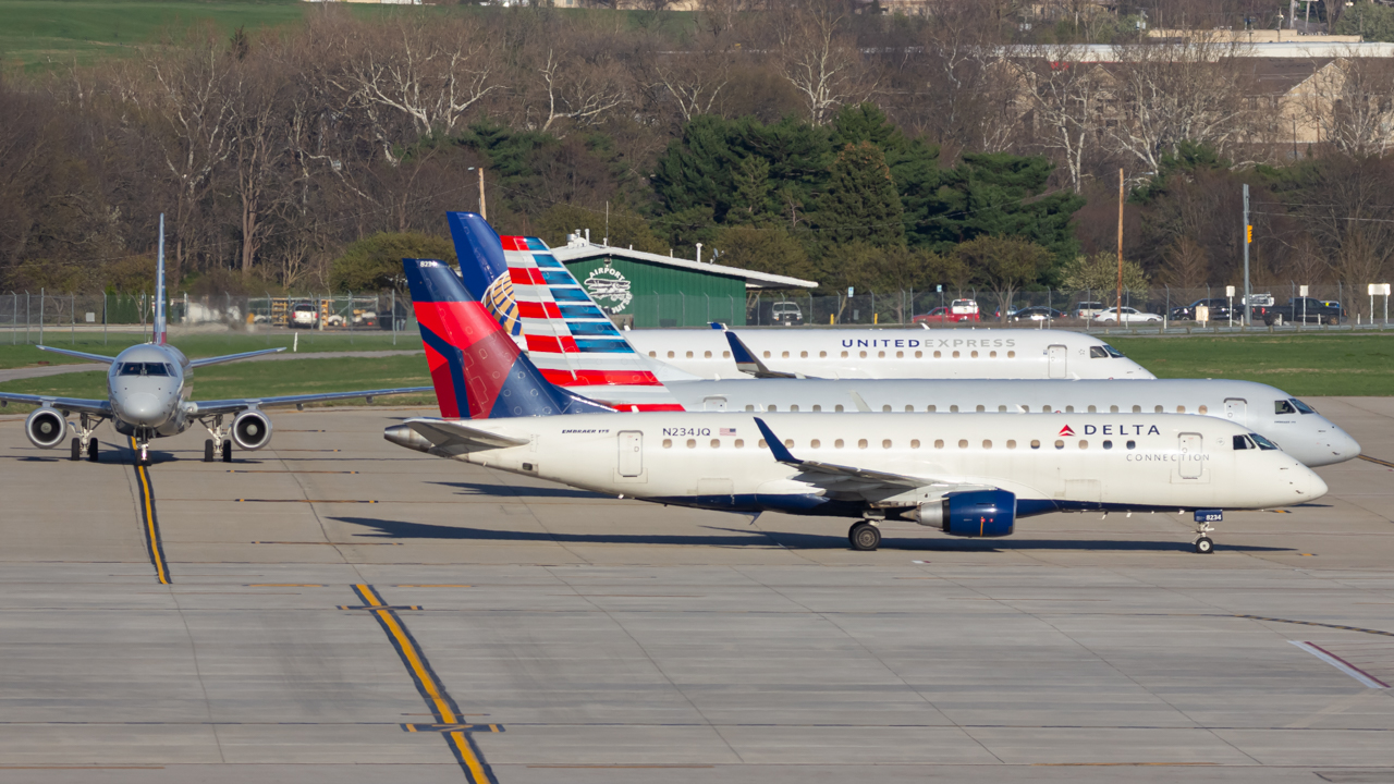 Full size: Airport Photo KCMH at John Glenn Columbus International Airport