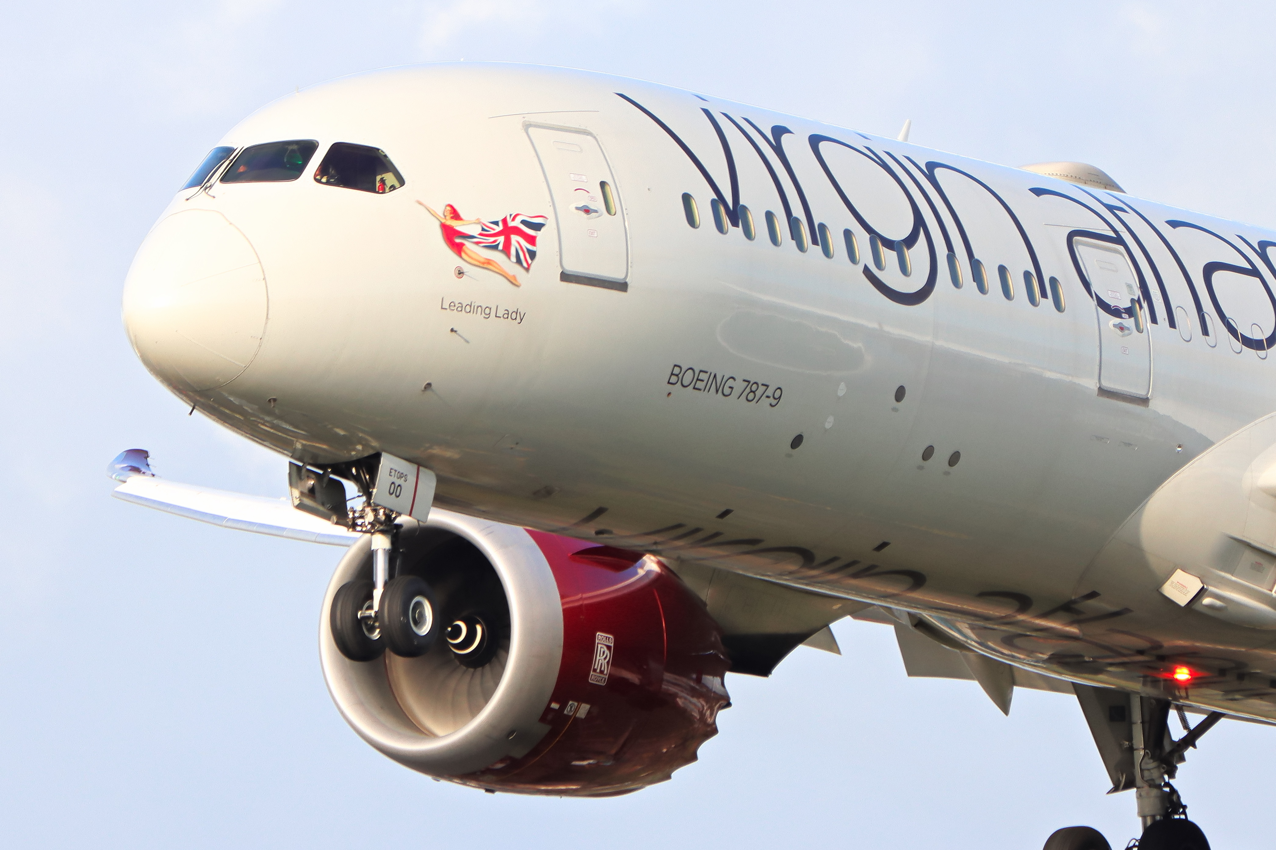 Full size: Virgin Atlantic Boeing 787-9 G-VWOO at London Heathrow International Airport