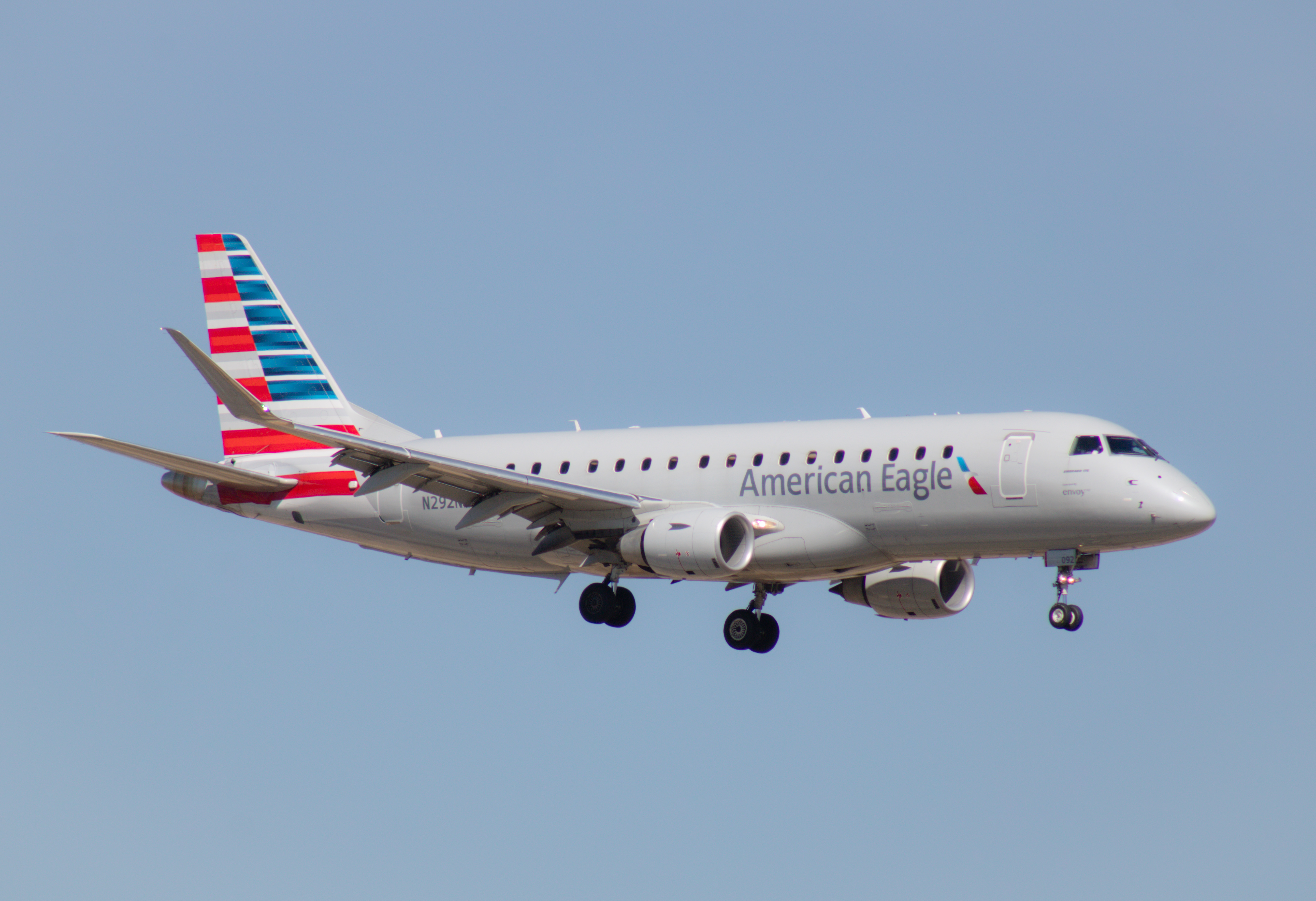 Full size: American Eagle Embraer E175 N292NN at Boise Air Terminal/Gowen Field