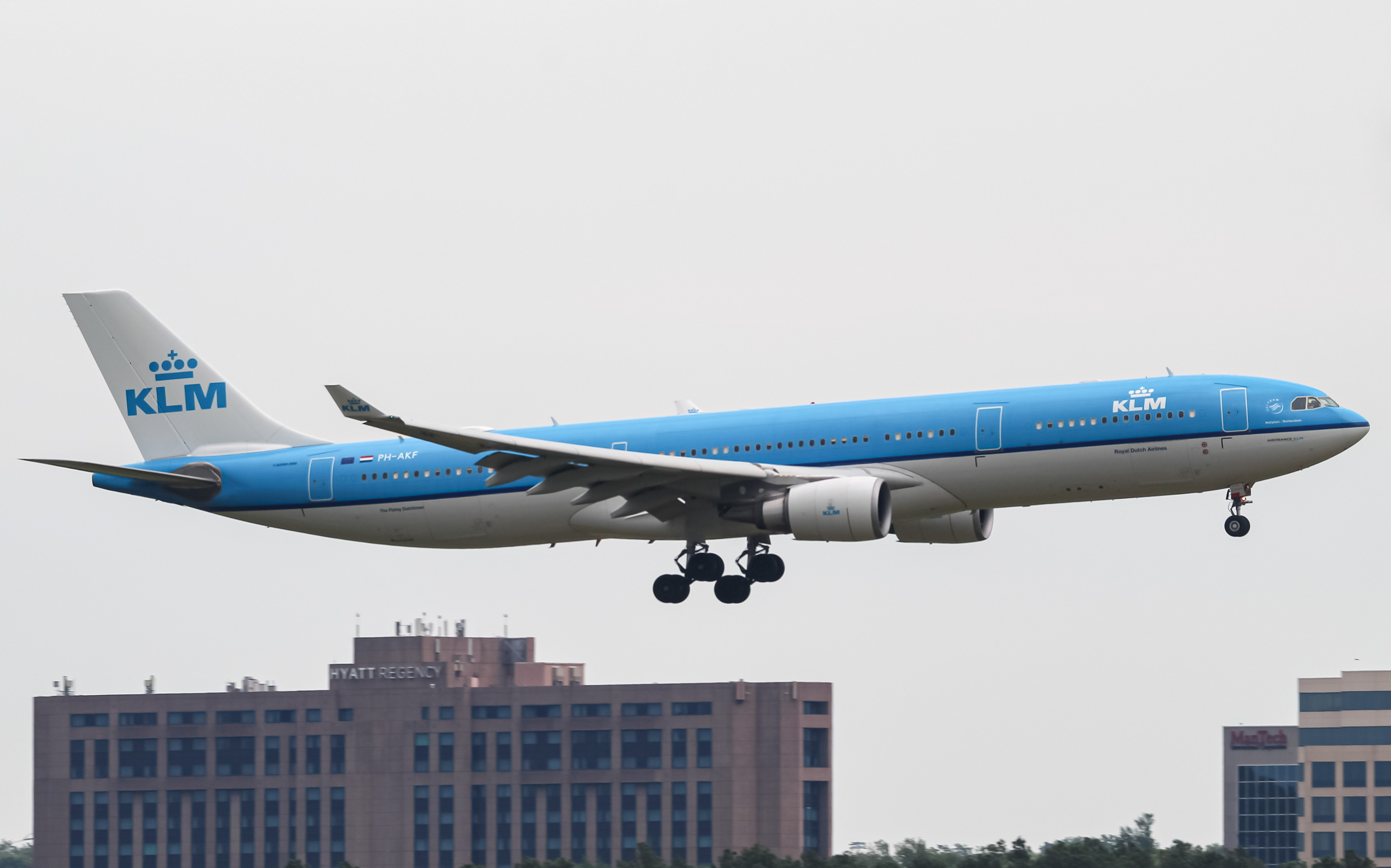 Full size: KLM Airbus A330-300 PH-AKF at Washington Dulles International Airport