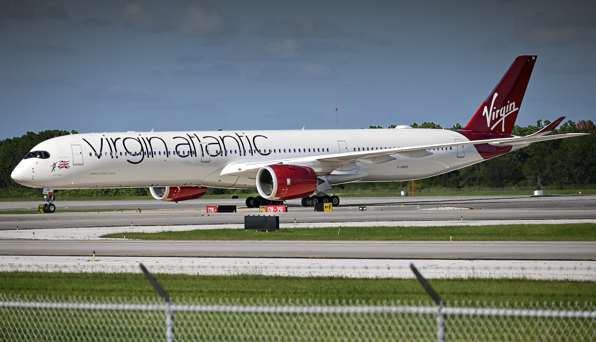 Full size: Virgin Atlantic Airbus A350-1000 G-VBOB at Orlando International Airport