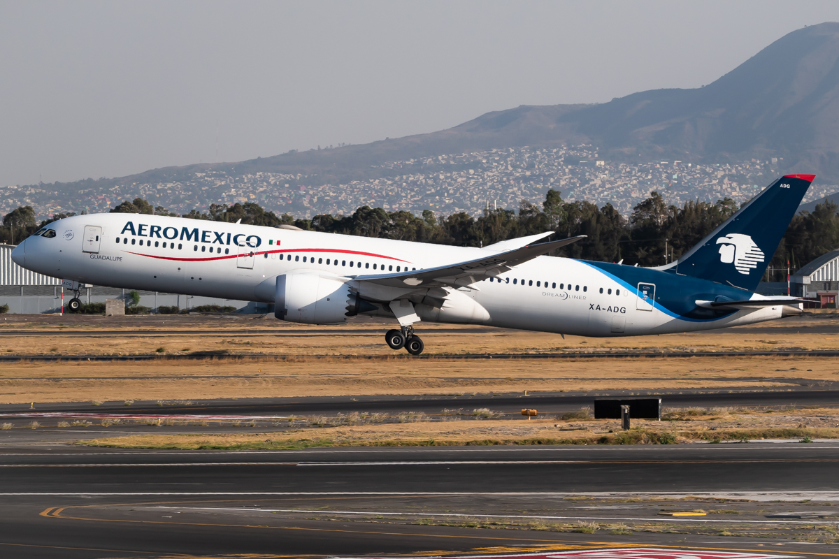 Full size: Aeromexico Boeing 787-9 XA-ADG at Mexico City International Airport