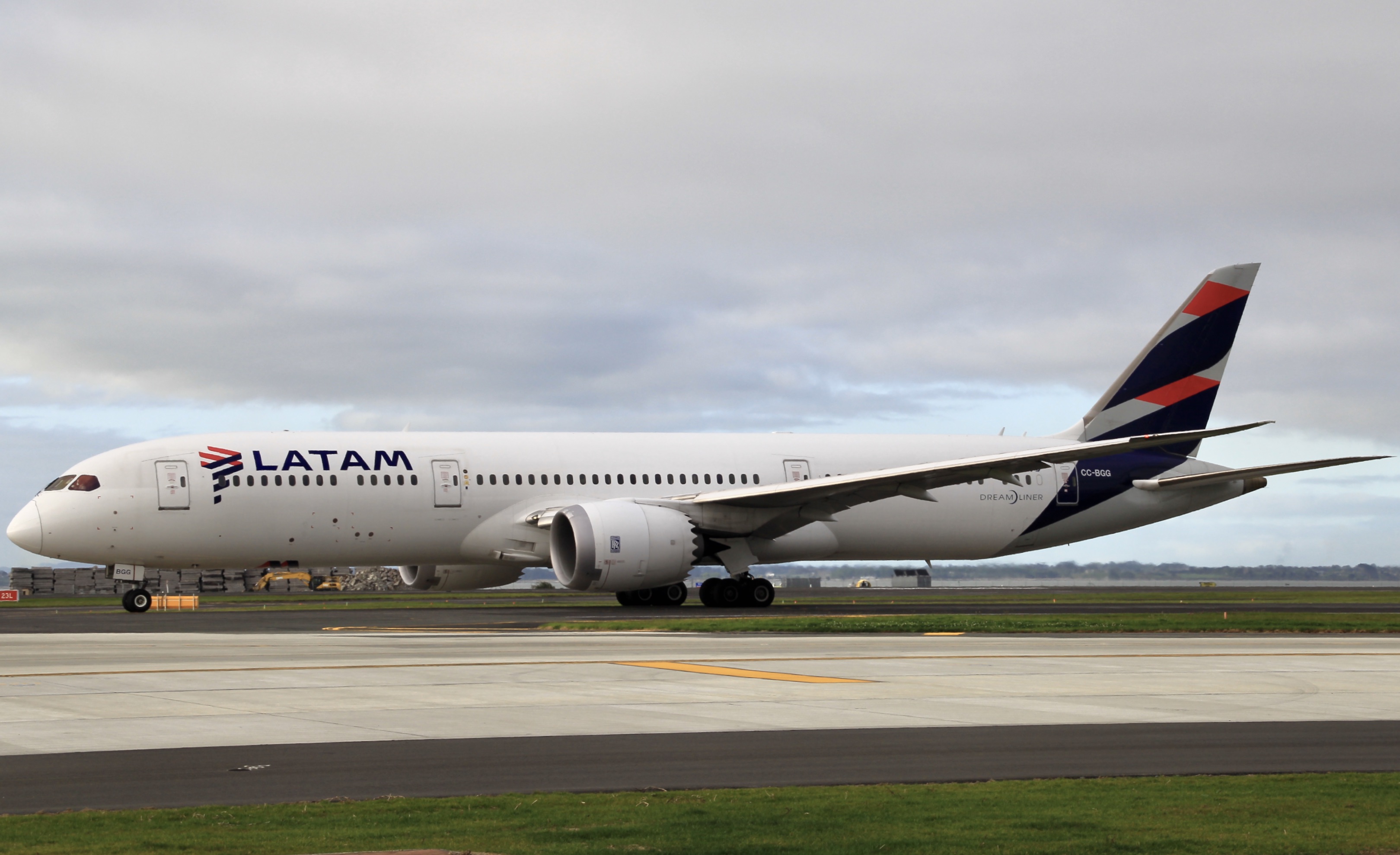 Full size: LATAM Boeing 787-9 CC-BGG at Auckland International Airport