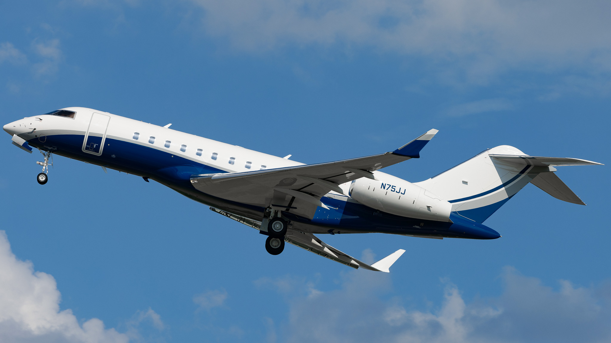 Full size: Elite AIr Bombardier BD-700-1A11 Global 5500 N75JJ at St. Petersburg Clearwater International Airport