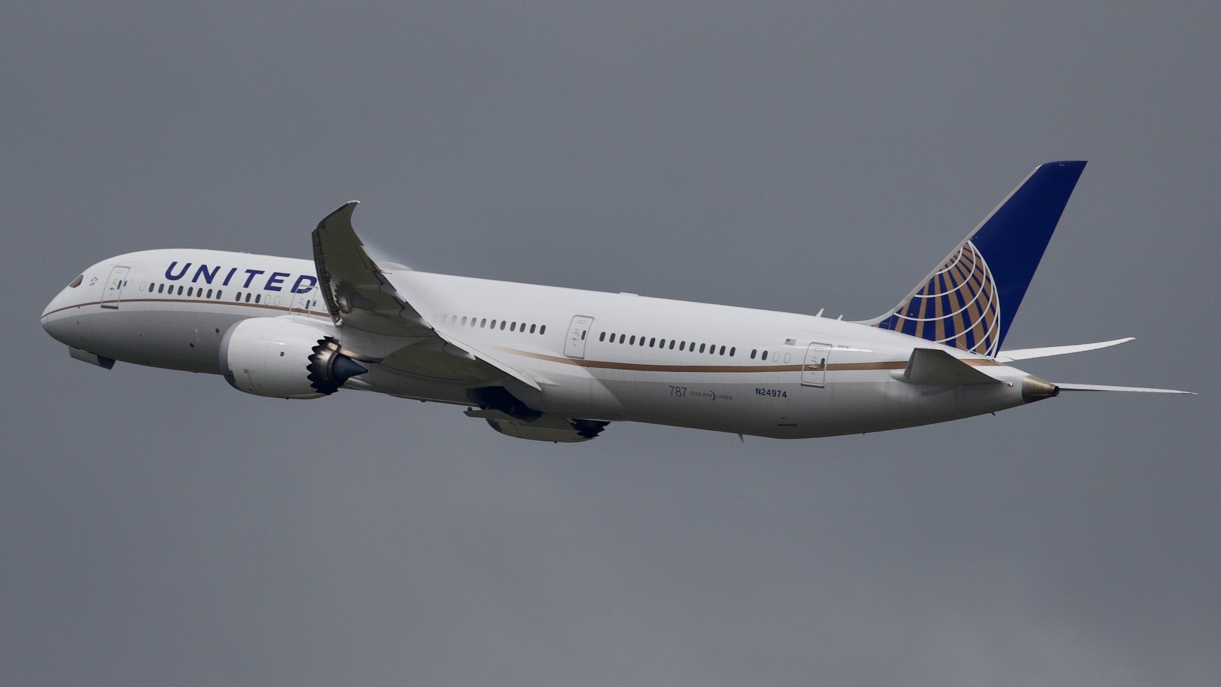 Full size: United Airlines Boeing 787-9 N24974 at Houston-George Bush Intercontinental Airport